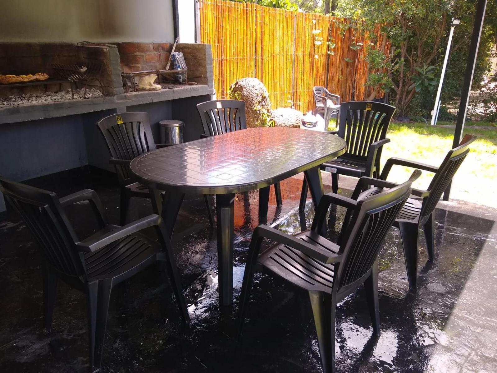 Casa Amplia 5 personas Amplio Jardin y Parrilla Zona Muy Tranquila en Tigre Centro