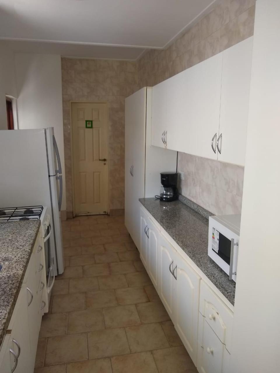 Casa Amplia 5 personas Amplio Jardin y Parrilla Zona Muy Tranquila en Tigre Centro