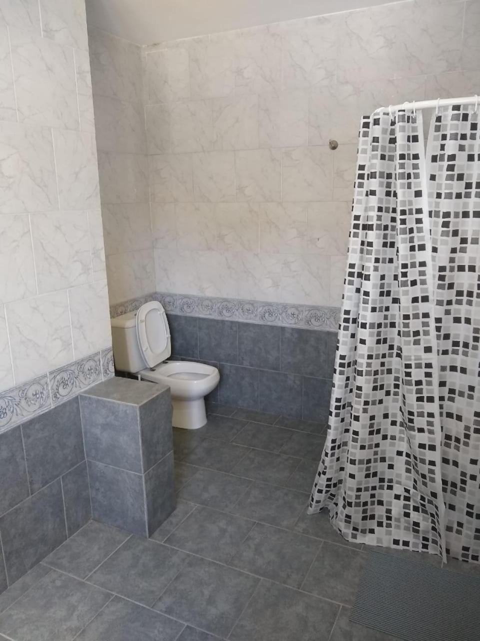 Casa Amplia 5 personas Amplio Jardin y Parrilla Zona Muy Tranquila en Tigre Centro