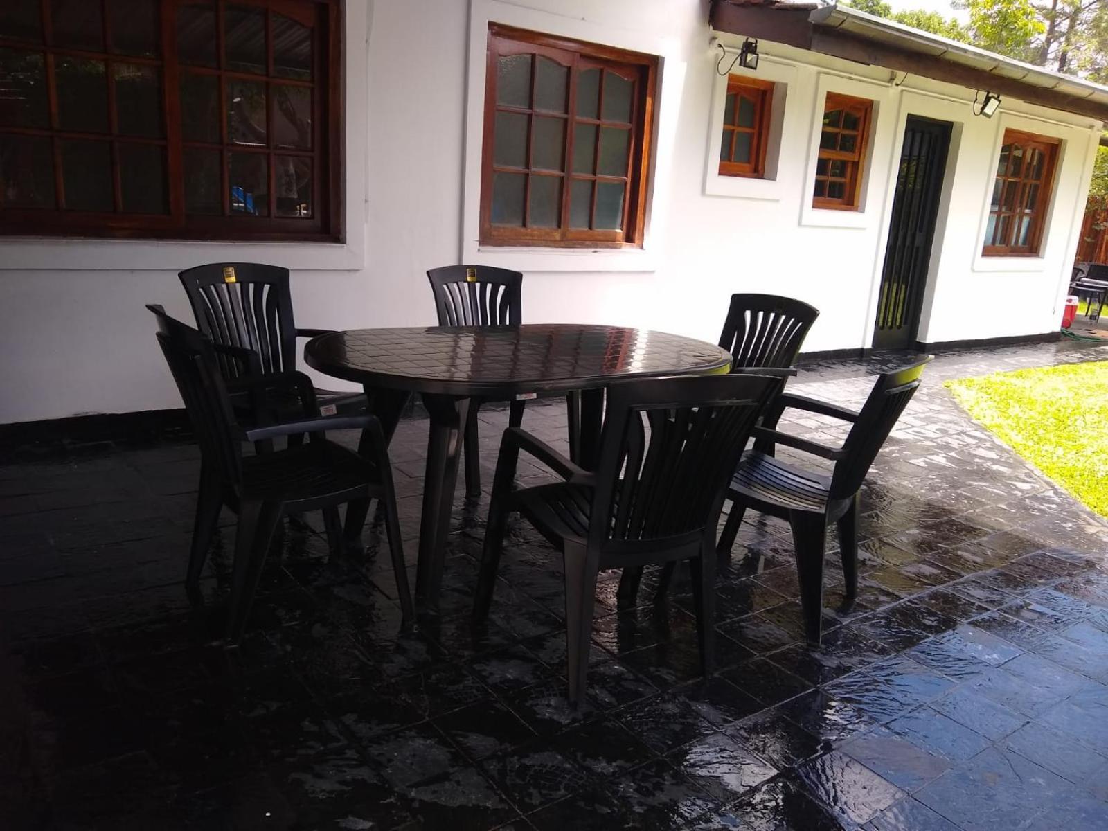 Casa Amplia 5 personas Amplio Jardin y Parrilla Zona Muy Tranquila en Tigre Centro
