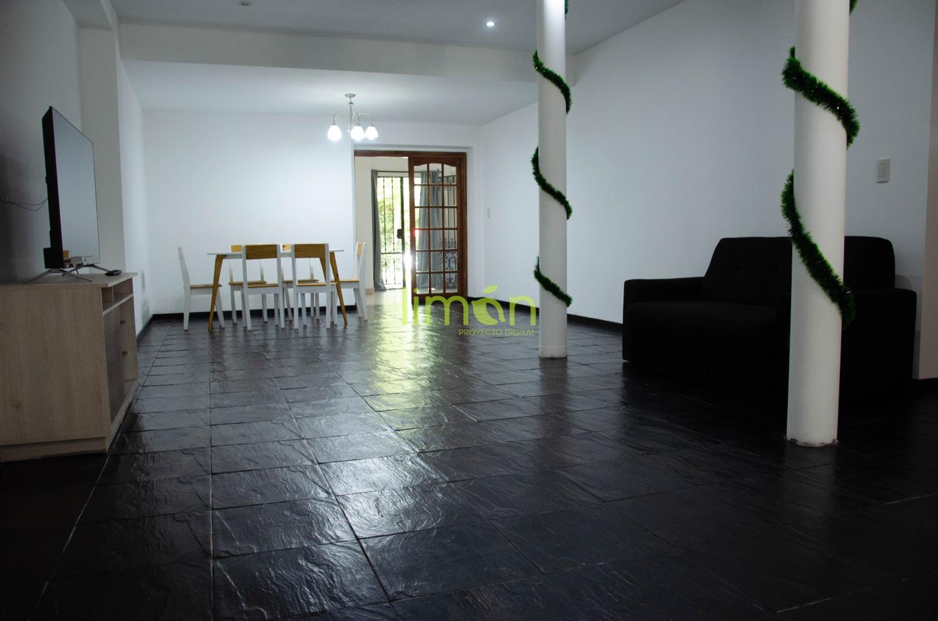 Casa Amplia 5 personas Amplio Jardin y Parrilla Zona Muy Tranquila en Tigre Centro