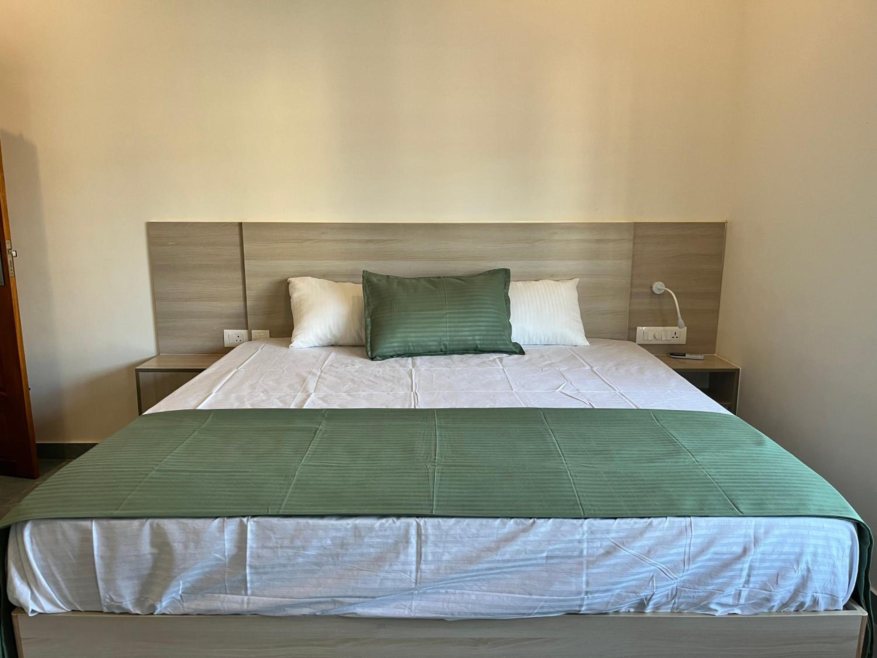 BAVA AC Rooms at Casa de Aadi view 3