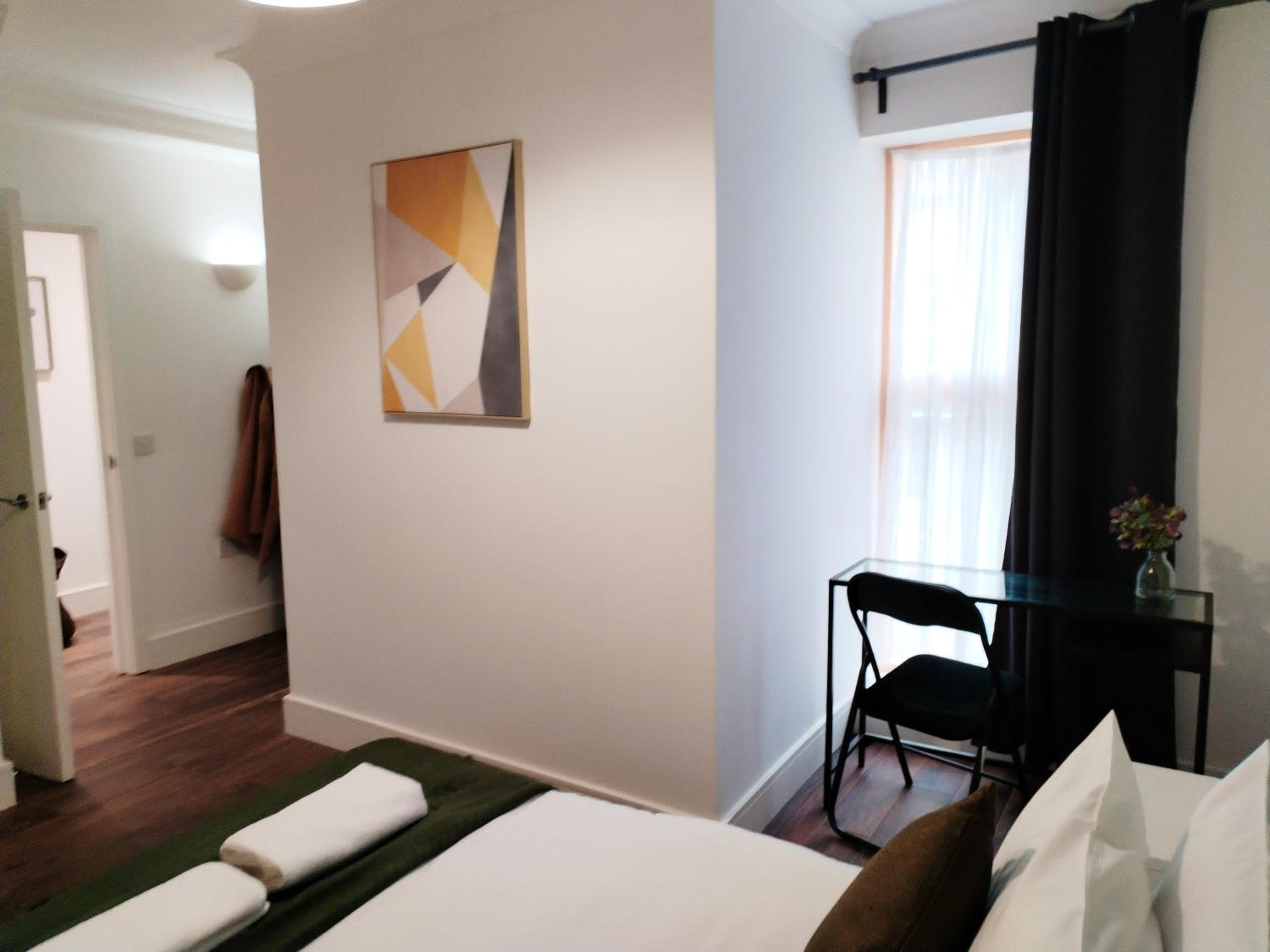 Luxury apartment near London centre, near train station, E1
