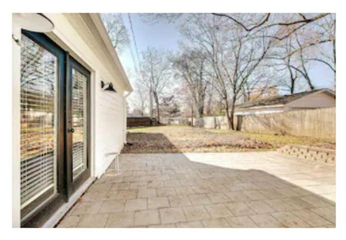 Hotel 2 BR Highland House of Historic DWTN Franklin - Image 1