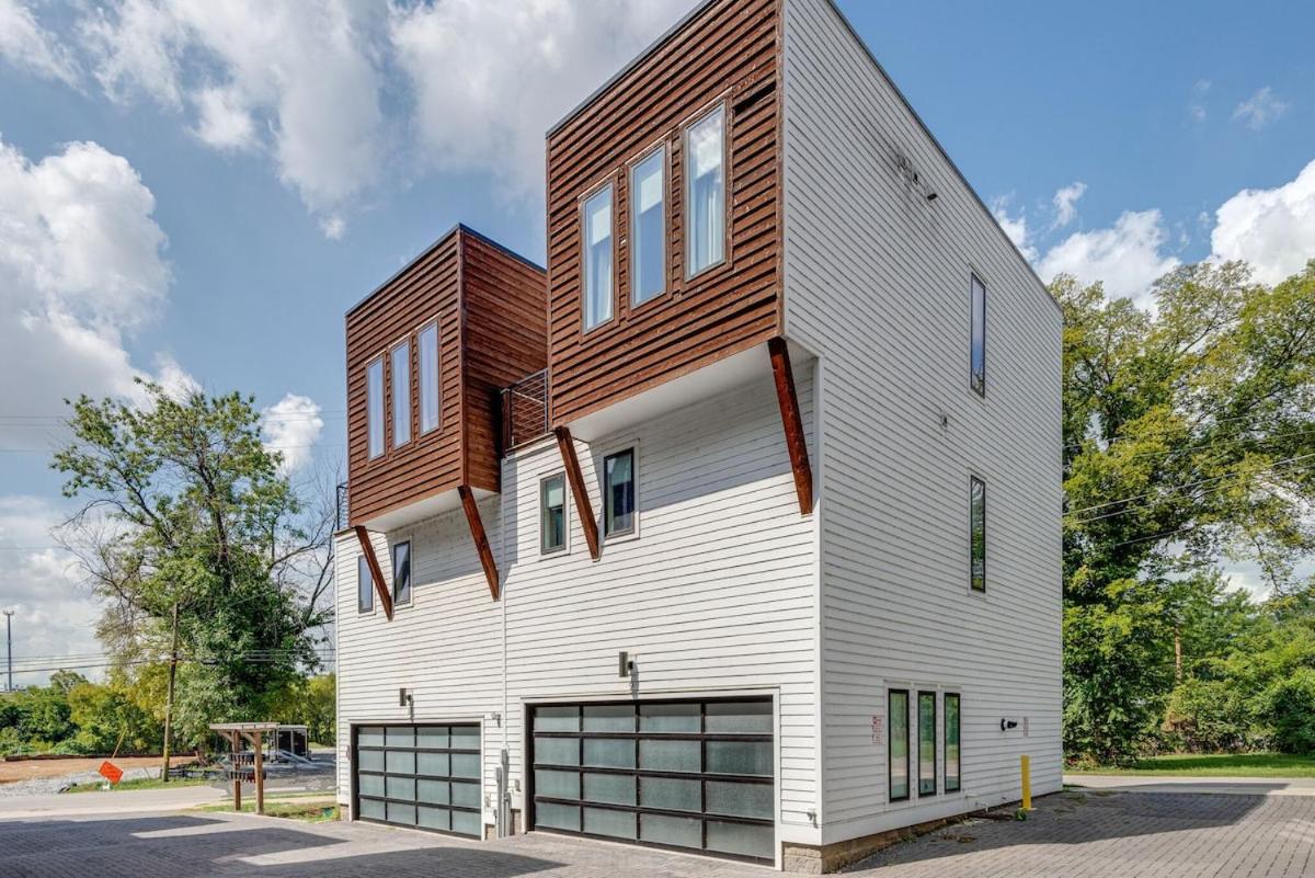 10 Percent OFF New Home Downtown Sleeps 8 view 4