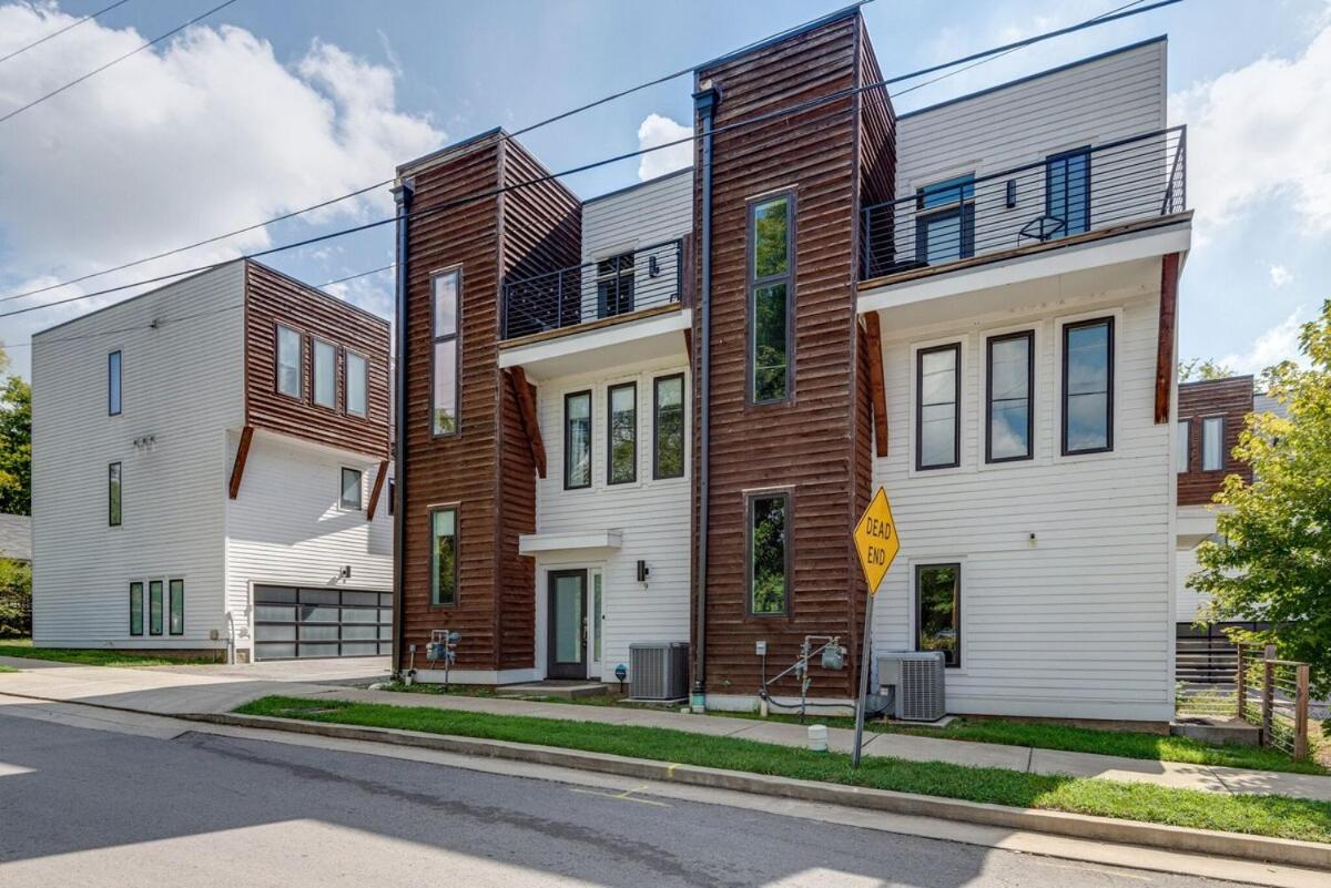 10 Percent OFF New Home Downtown Sleeps 8 view 3