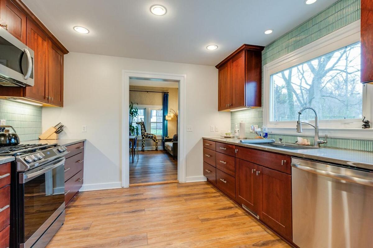 Historic East Nash Sleeps 6 - Property Image 20