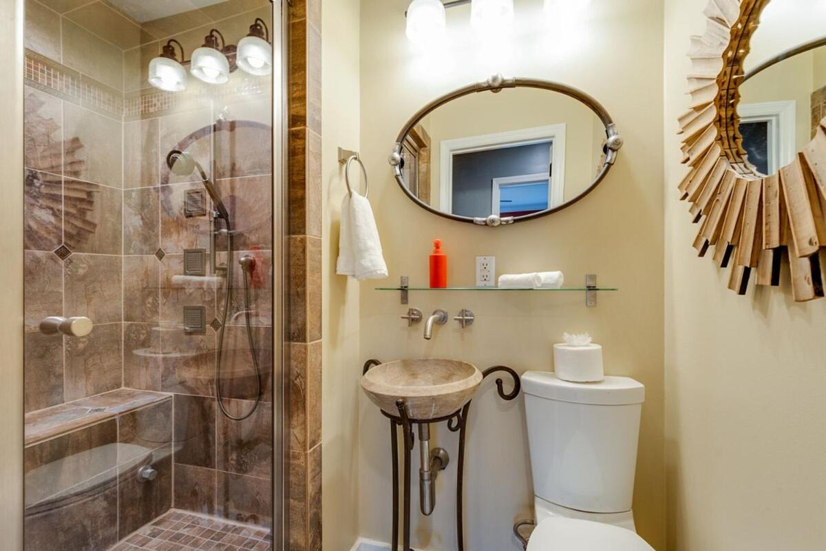 Historic East Nash Sleeps 6 - Property Image 16