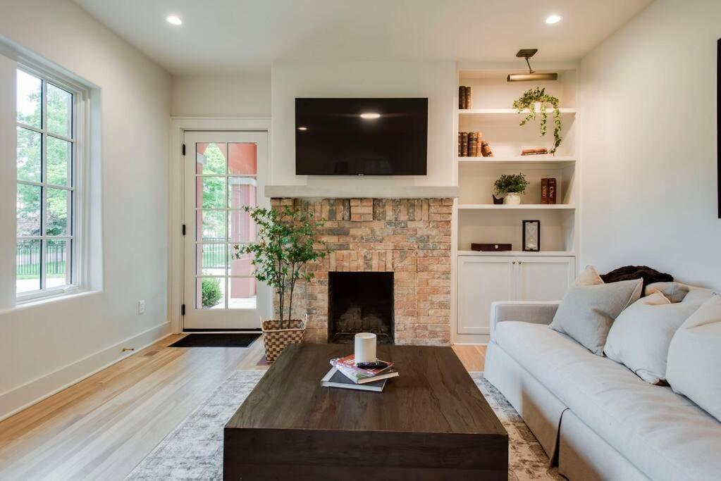 Photograph supplied for Lux West Nash Tudor 4mi to DT Sleeps 9