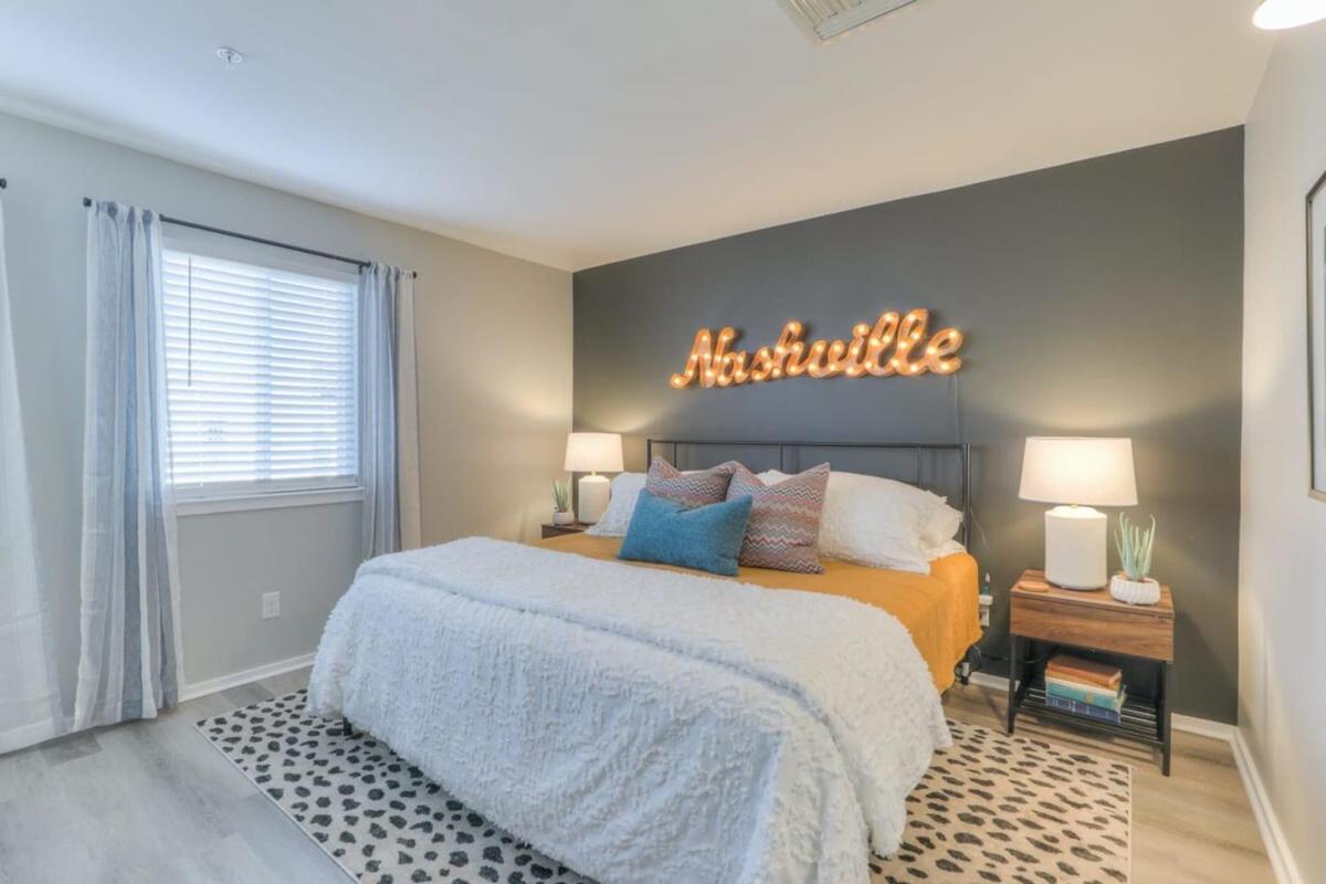 Walk to Broadway Riverfront Condo with Pool view 4