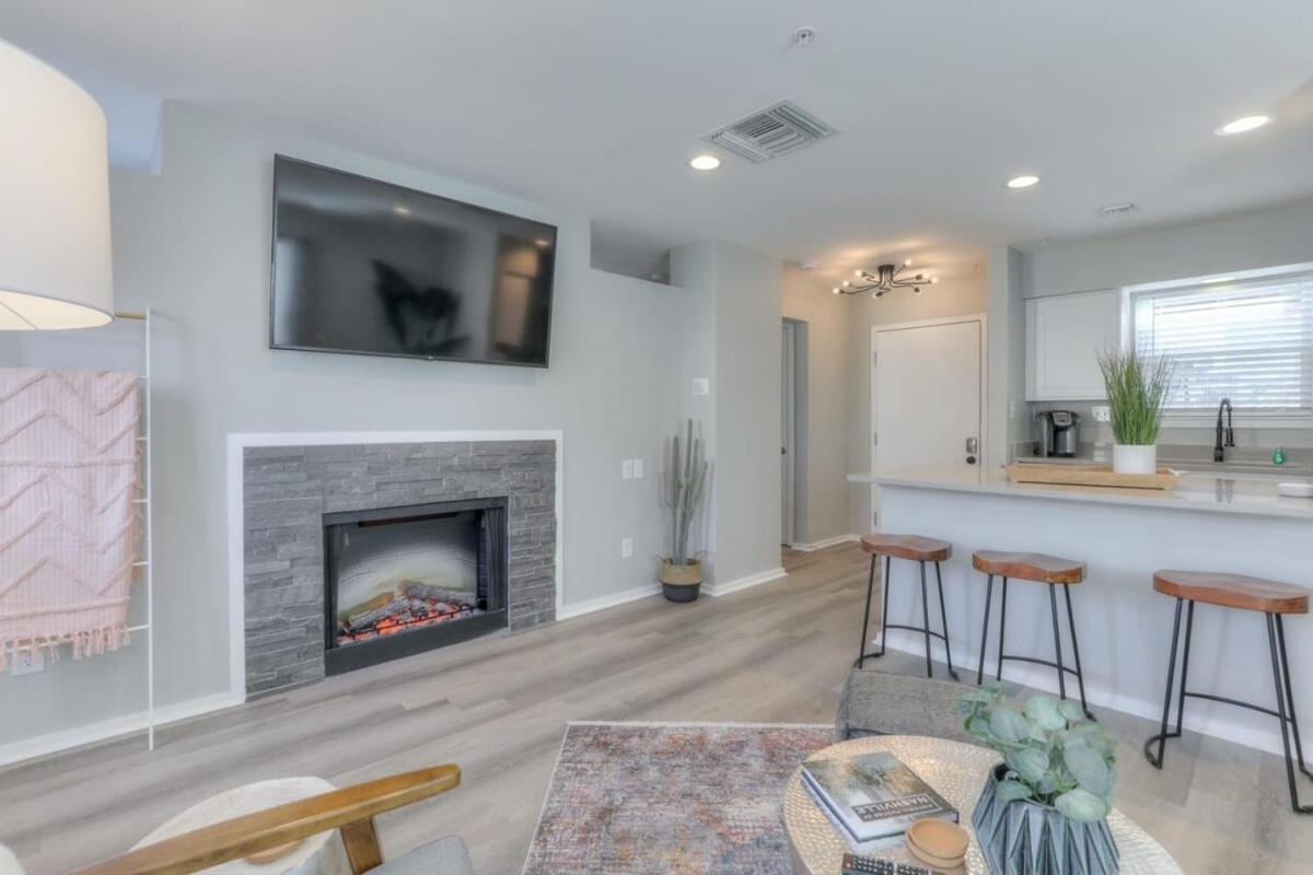 Walk to Broadway Riverfront Condo with Pool view 5