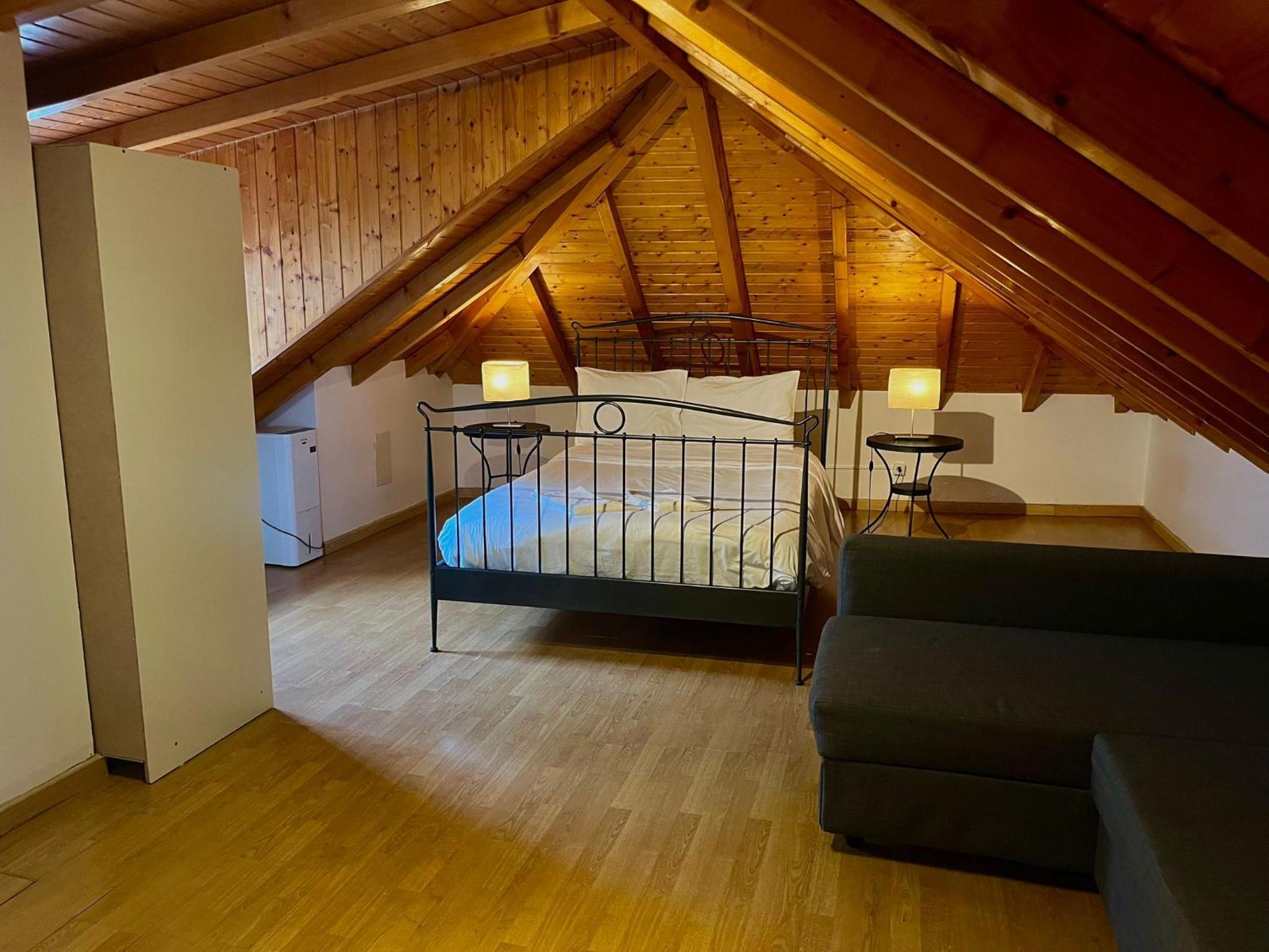 2 Bedroom, 2 Bathroom Apartment - Travessa da Madalena view 5