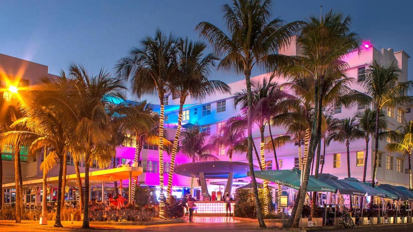 Miami International Hostel -Free Breakfast DIY Waffles- Free Dinner - Best Price - No Mix - Dorms Airport Downtown Wynwood