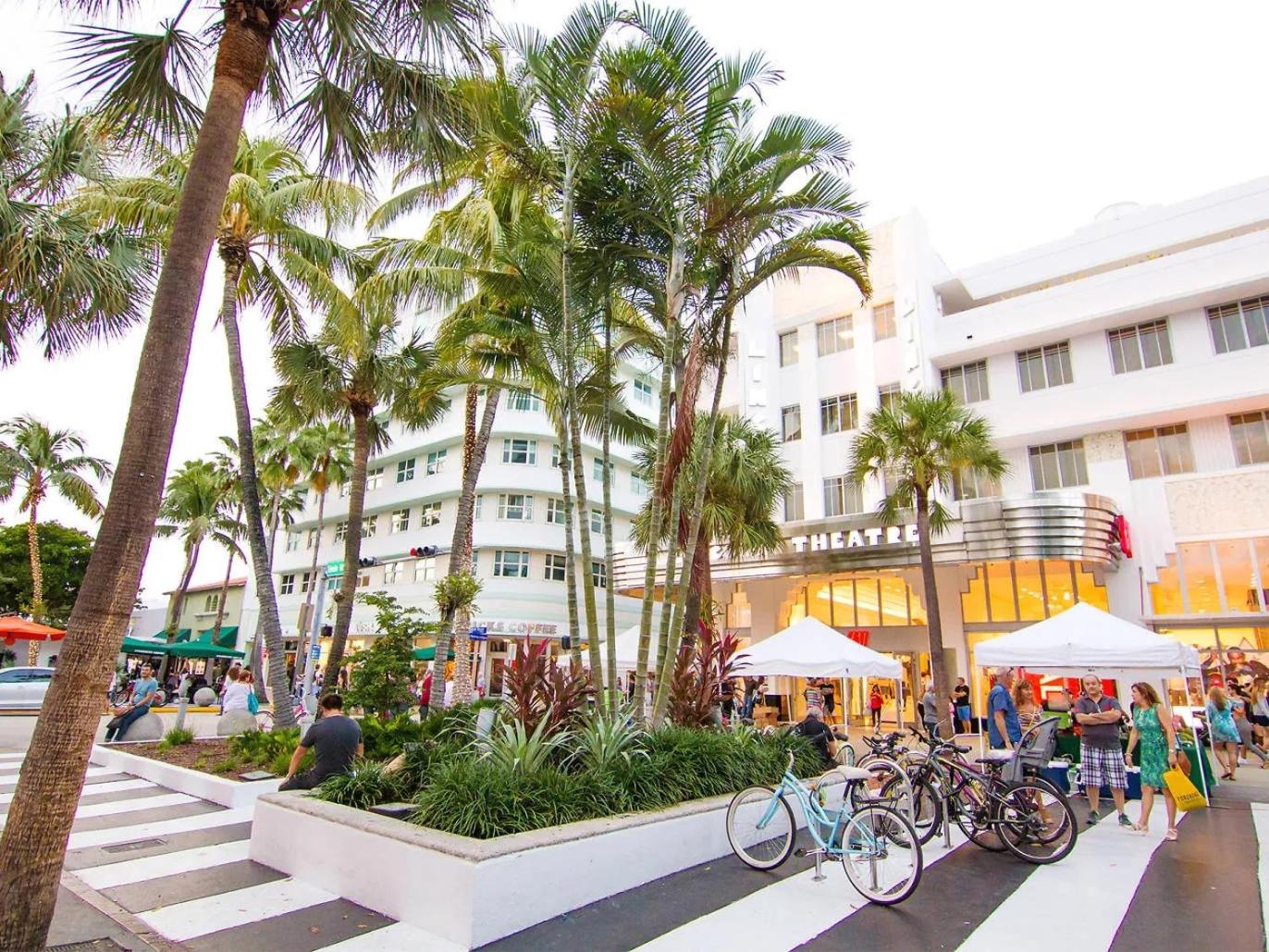 Miami International Hostel -Free Breakfast DIY Waffles- Free Dinner - Best Price - No Mix - Dorms Airport Downtown Wynwood