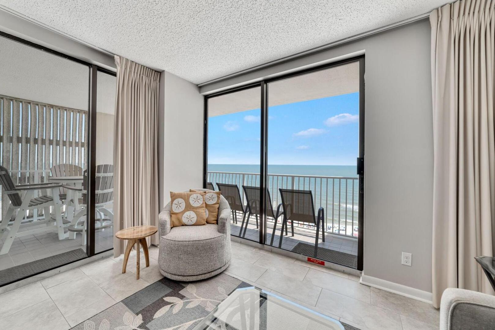 Stunning Views, 3BD/2BA w/ Private Balcony
