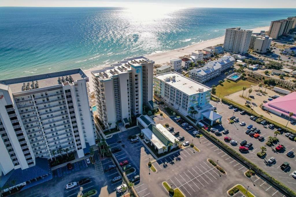 Stunning Views, 3BD/2BA w/ Private Balcony