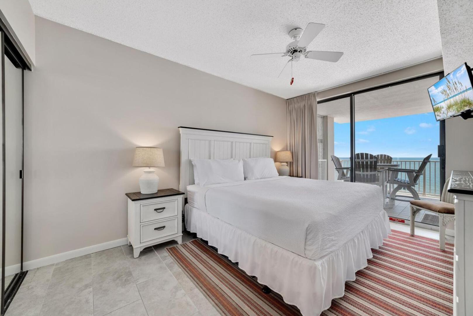 Stunning Views, 3BD/2BA w/ Private Balcony