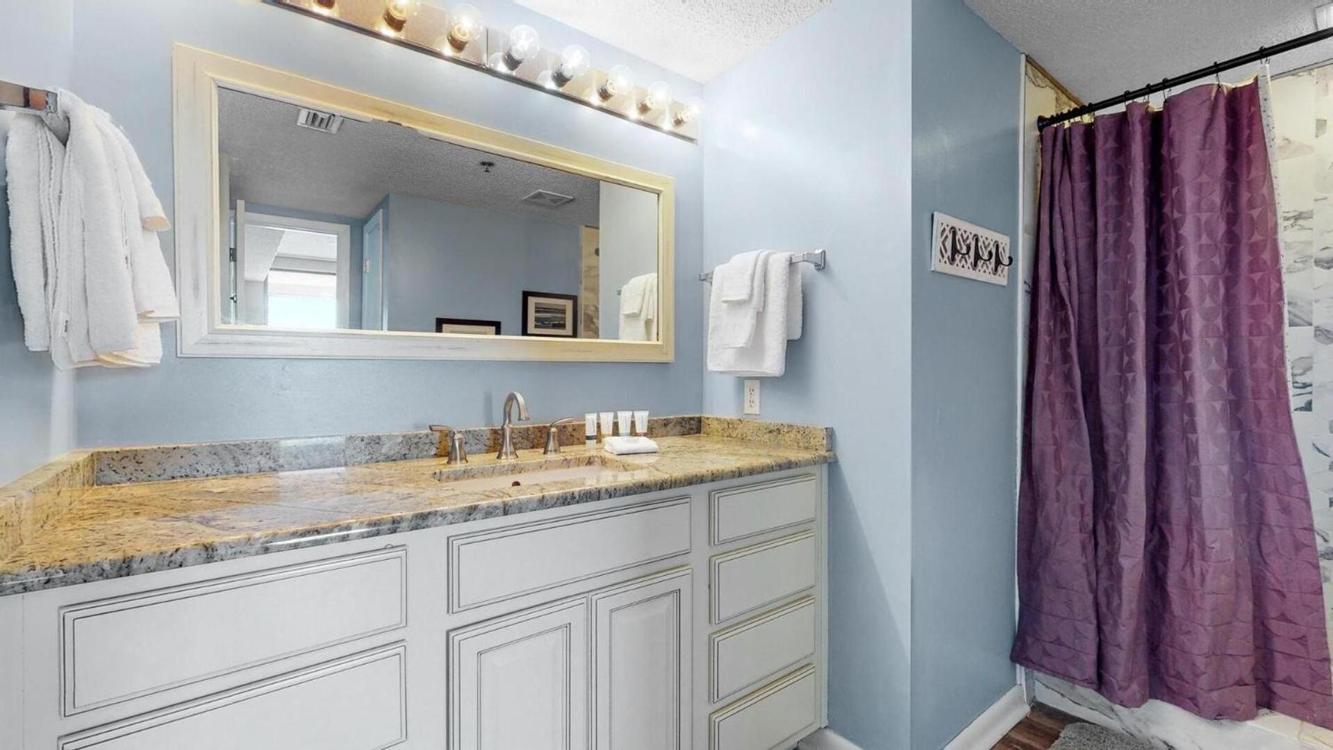 Beautiful 3BR/2BA Beachfront Condo,Sleeps 8