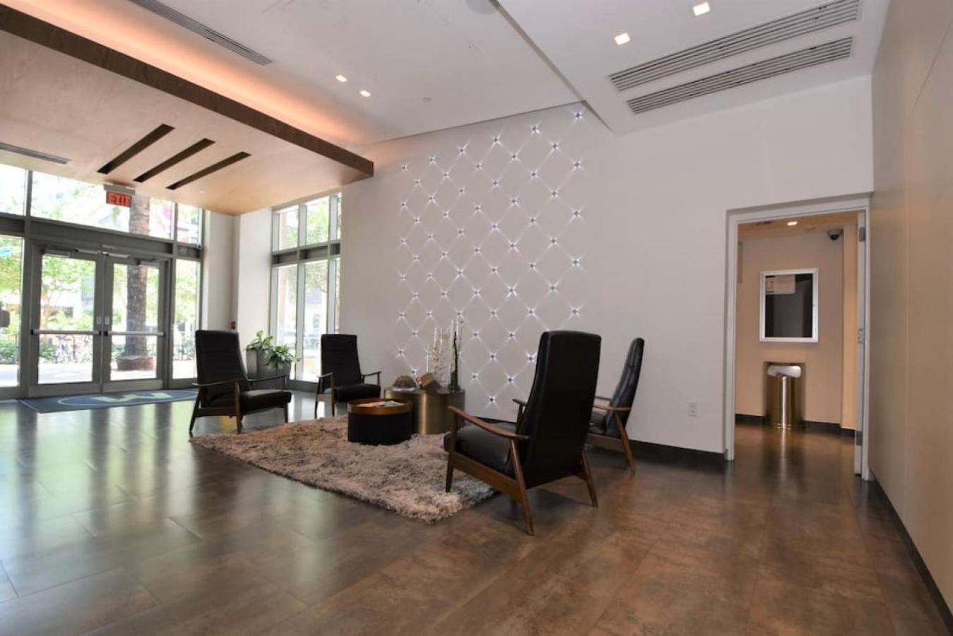 Lovely Midblock building 1 bedroom 1 bathroom apartment