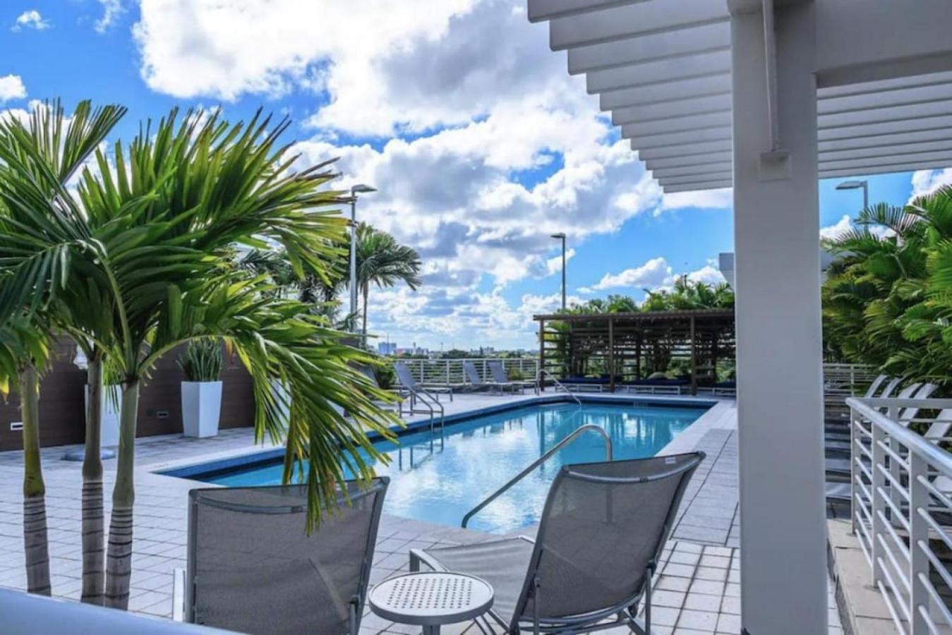 Lovely Midblock building 1 bedroom 1 bathroom apartment