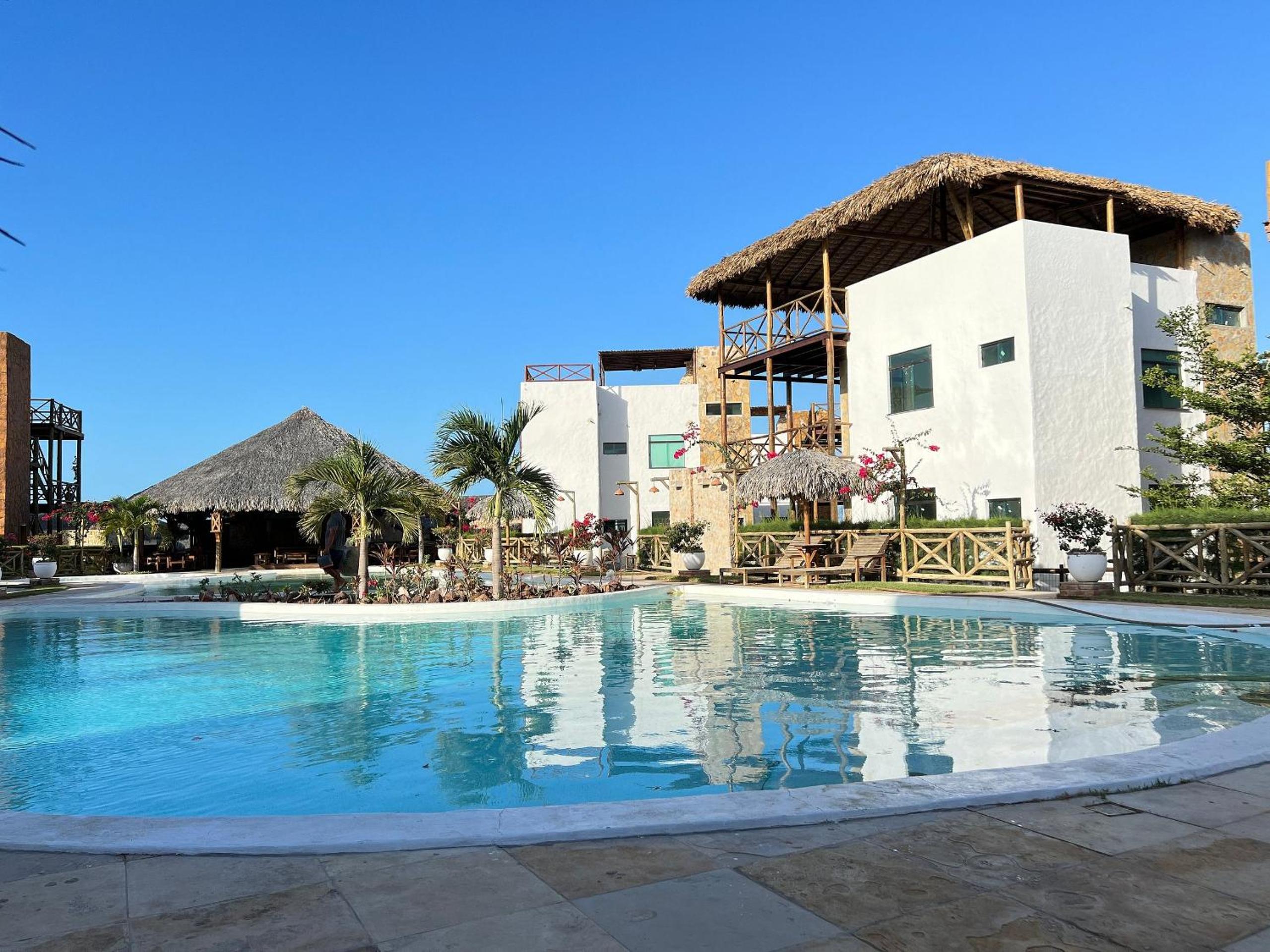 Bangalô de luxo beira mar com piscina privativa na desnubrante praia de Barrinha