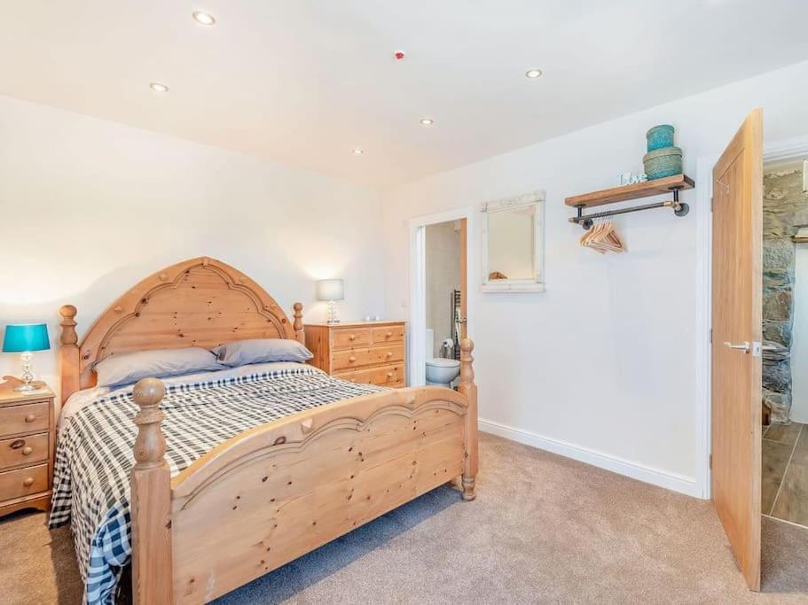 Pipistrelle Cottage a quirky gem near Snowdonia view 4