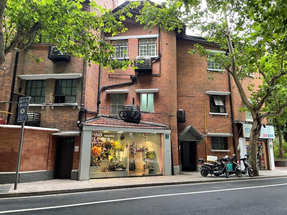 Shanghai Hills & Serendipity Roof House Near Line1 & Line12 South Shanxi Road iAPM Huaihai Zhong Road