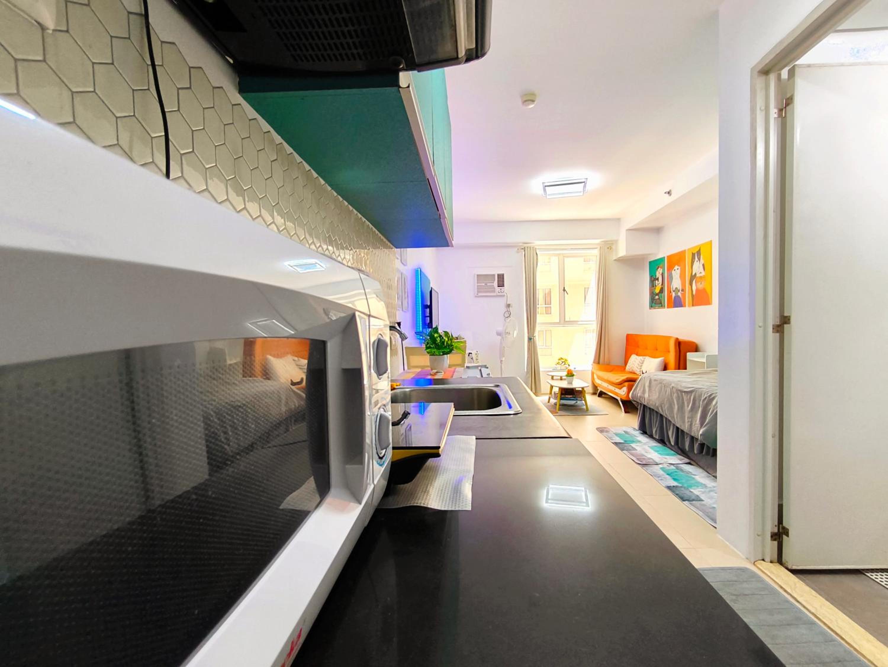 Cheap Condo Staycation Near Airport Terminal 1 and SM Sucat with 2 Single Beds and 1 Jr Sofabed view 5