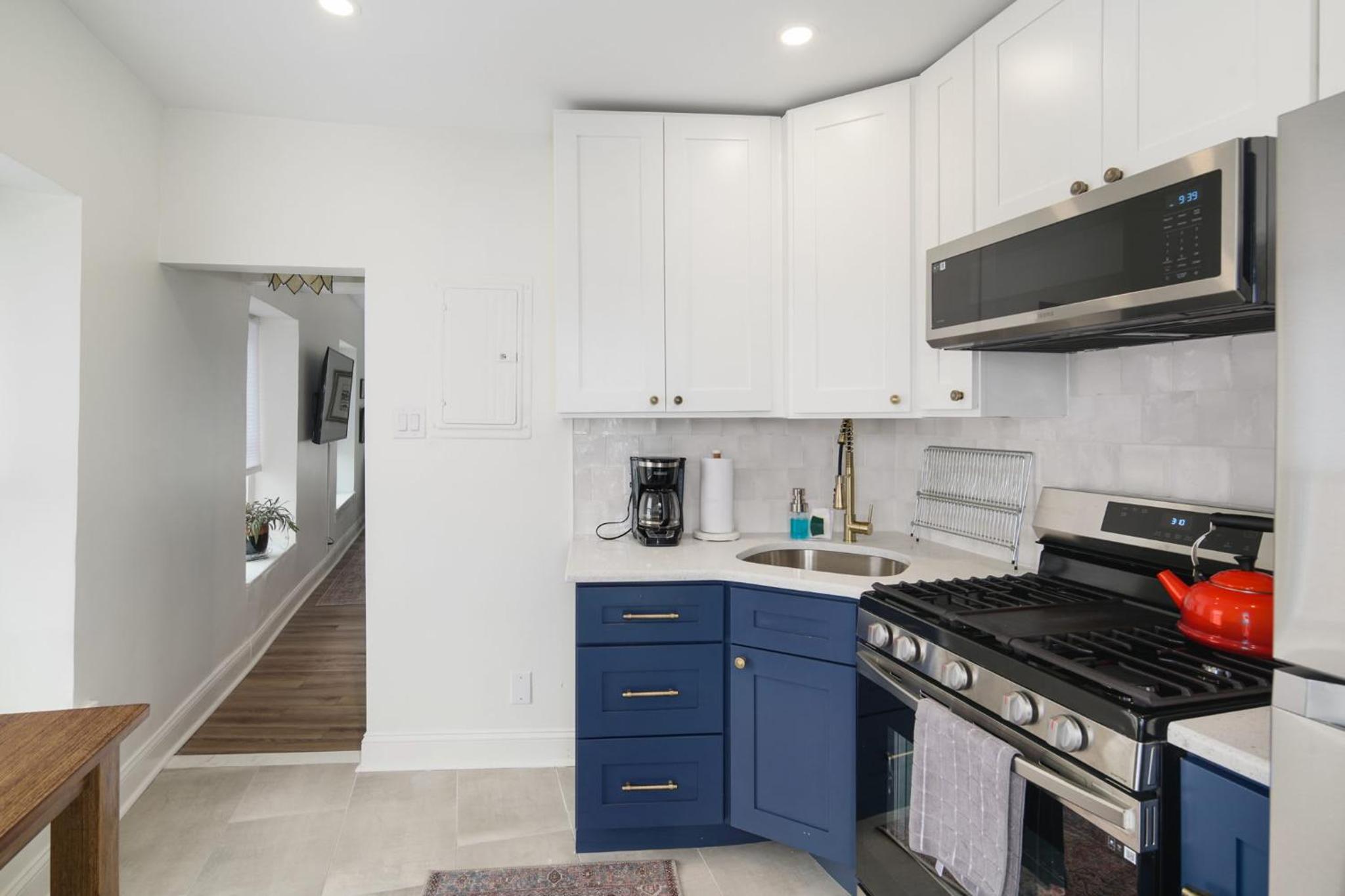 Silverwood Serenity - Balcony and City Views with Parking - Property Image 12