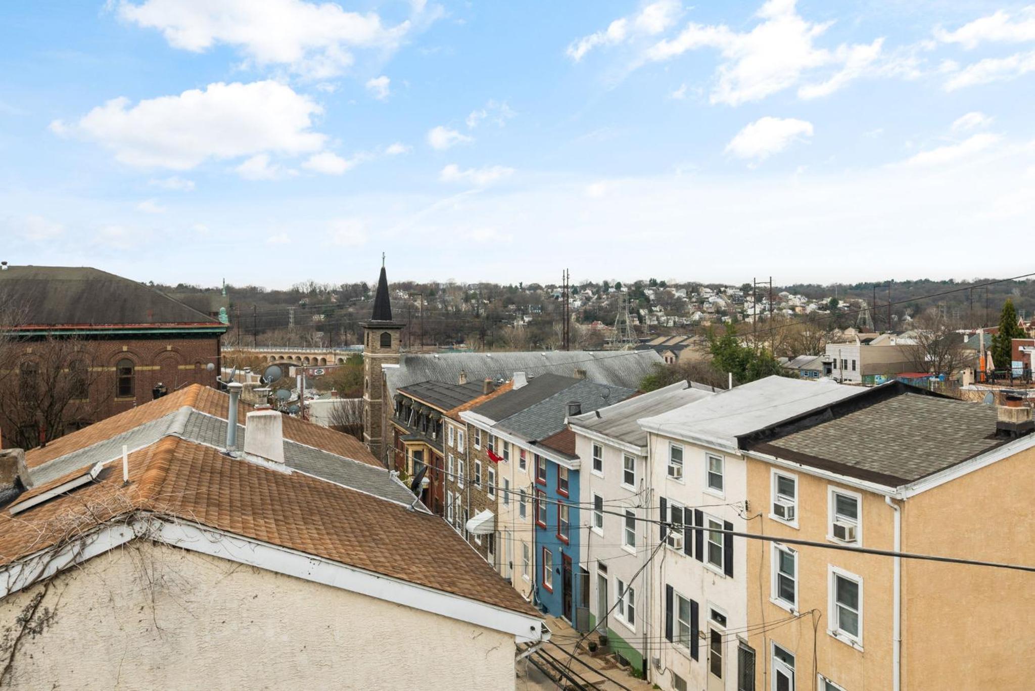 Silverwood Serenity - Balcony and City Views with Parking - Property Image 4