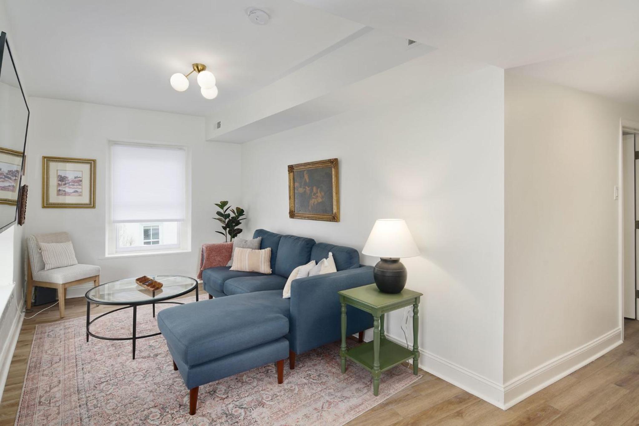 Silverwood Serenity - Balcony and City Views with Parking - Property Image 10
