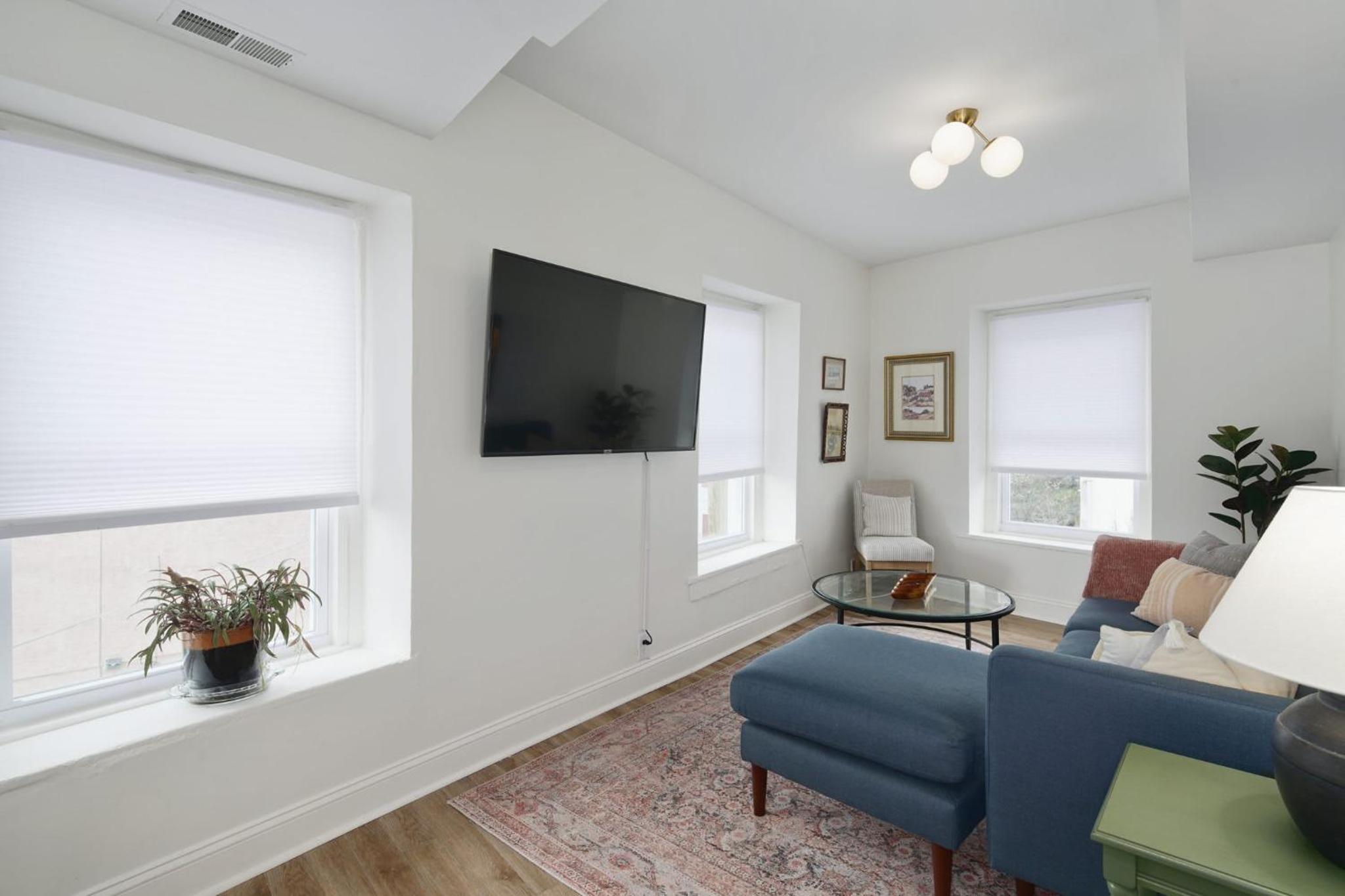 Silverwood Serenity - Balcony and City Views with Parking - Property Image 16