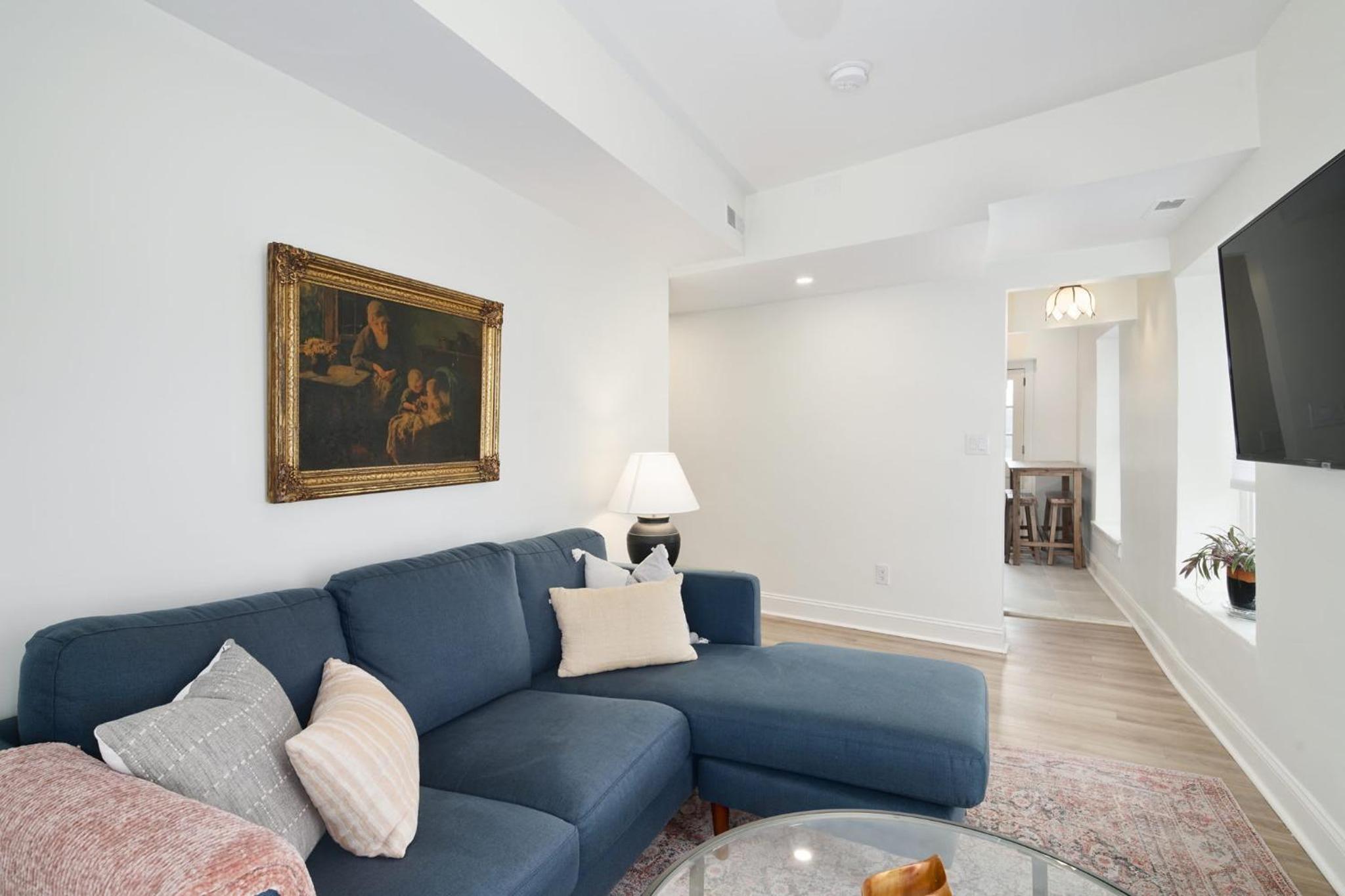 Silverwood Serenity - Balcony and City Views with Parking - Property Image 2