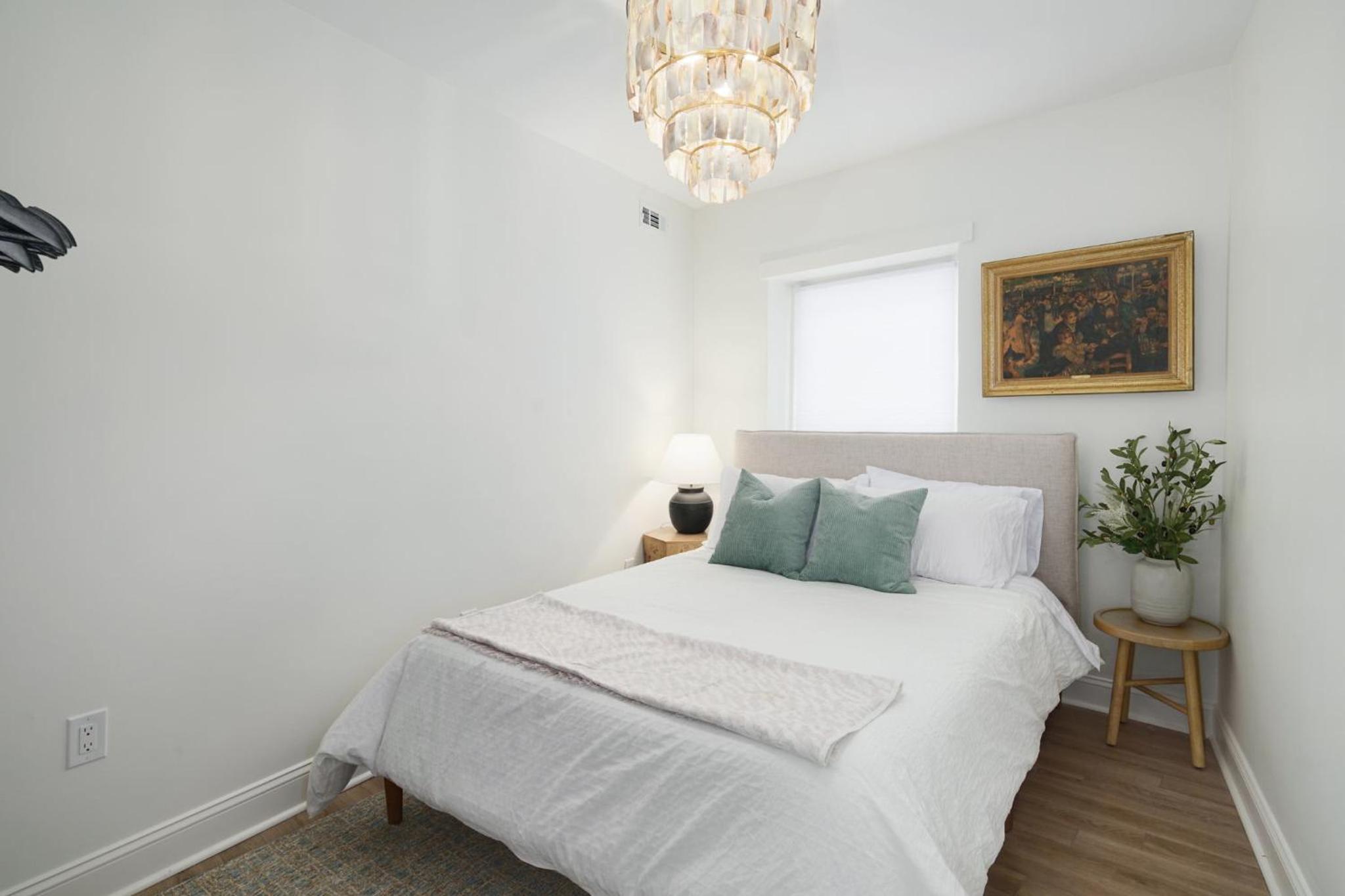 Silverwood Serenity - Balcony and City Views with Parking - Property Image 14