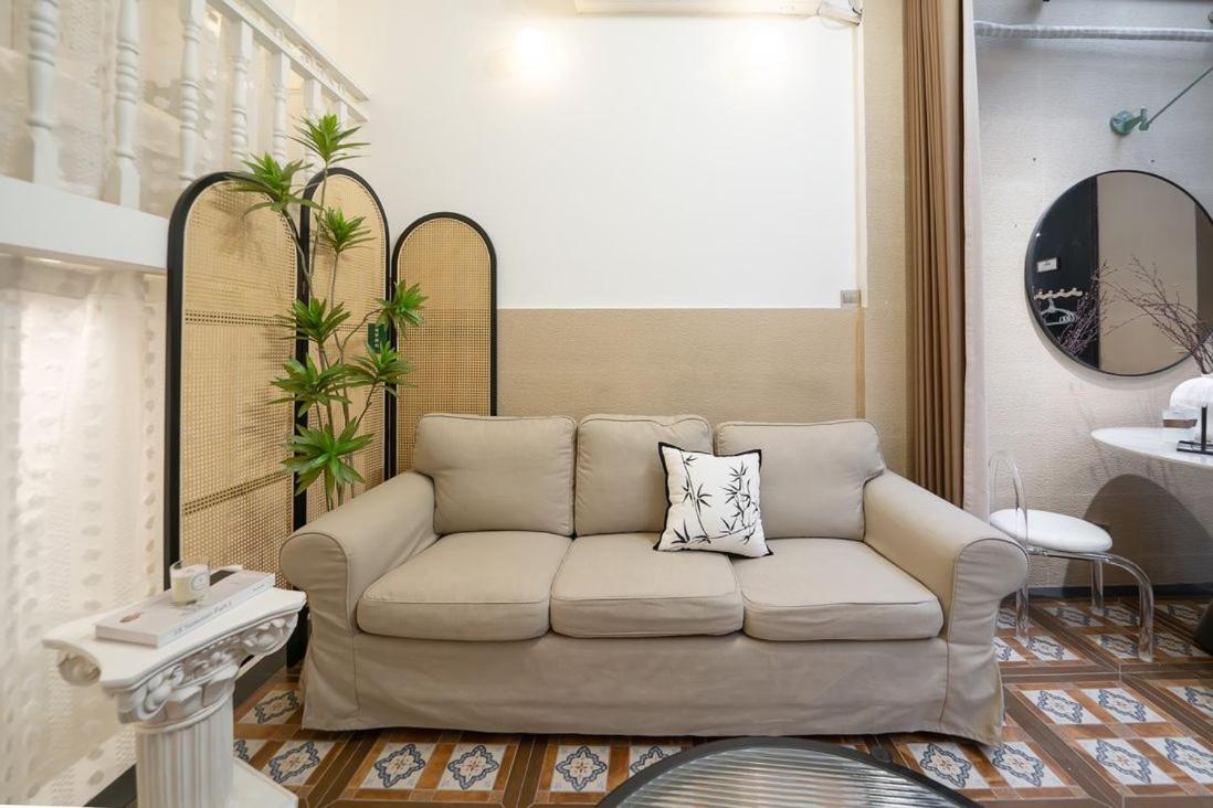 Shanghai Hills & Serendipity Family Boutique Near Line13 Mid Huaihai Road