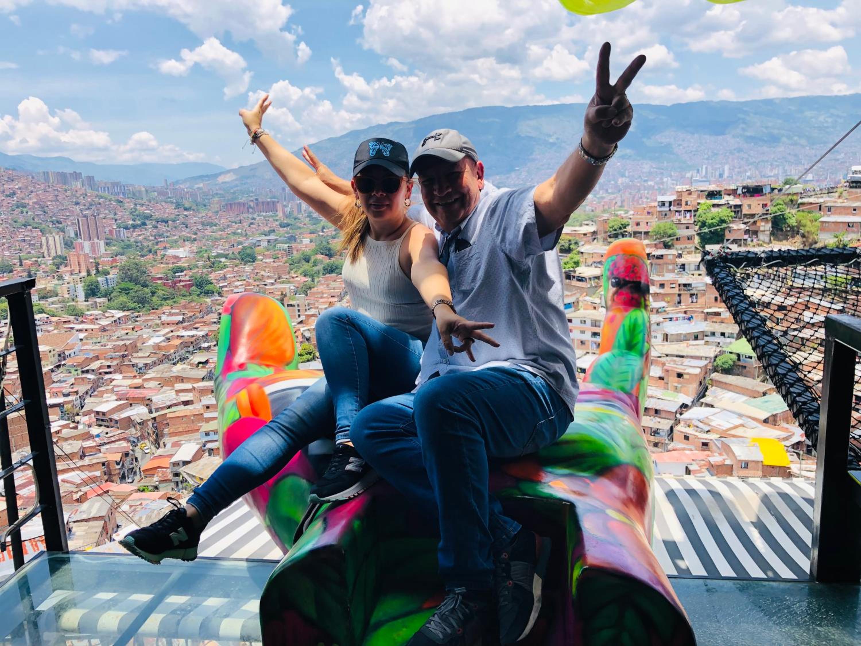 En Laureles con ascensor , balcón y muy bien ubicado en laureles Medellín , EL BARRIO MAS COOL DEL MUNDO view 4