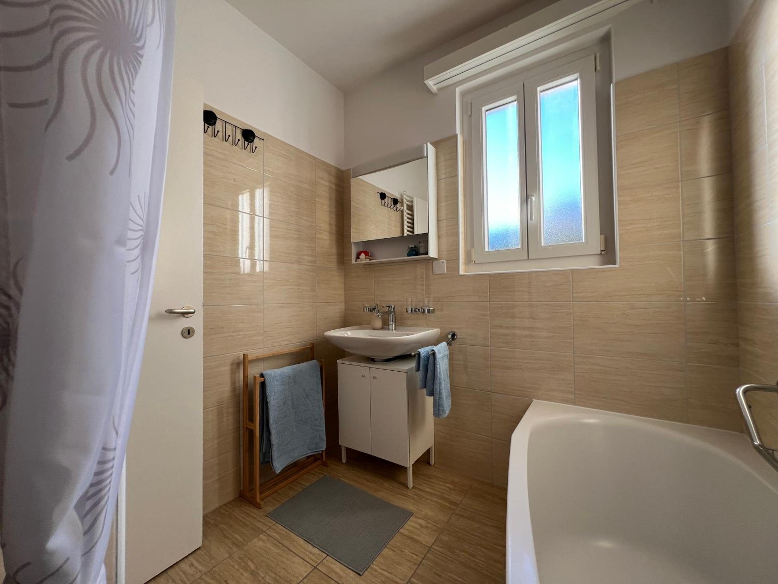 Casa Medusa - con piscina, a 2 minuti dalla stazione