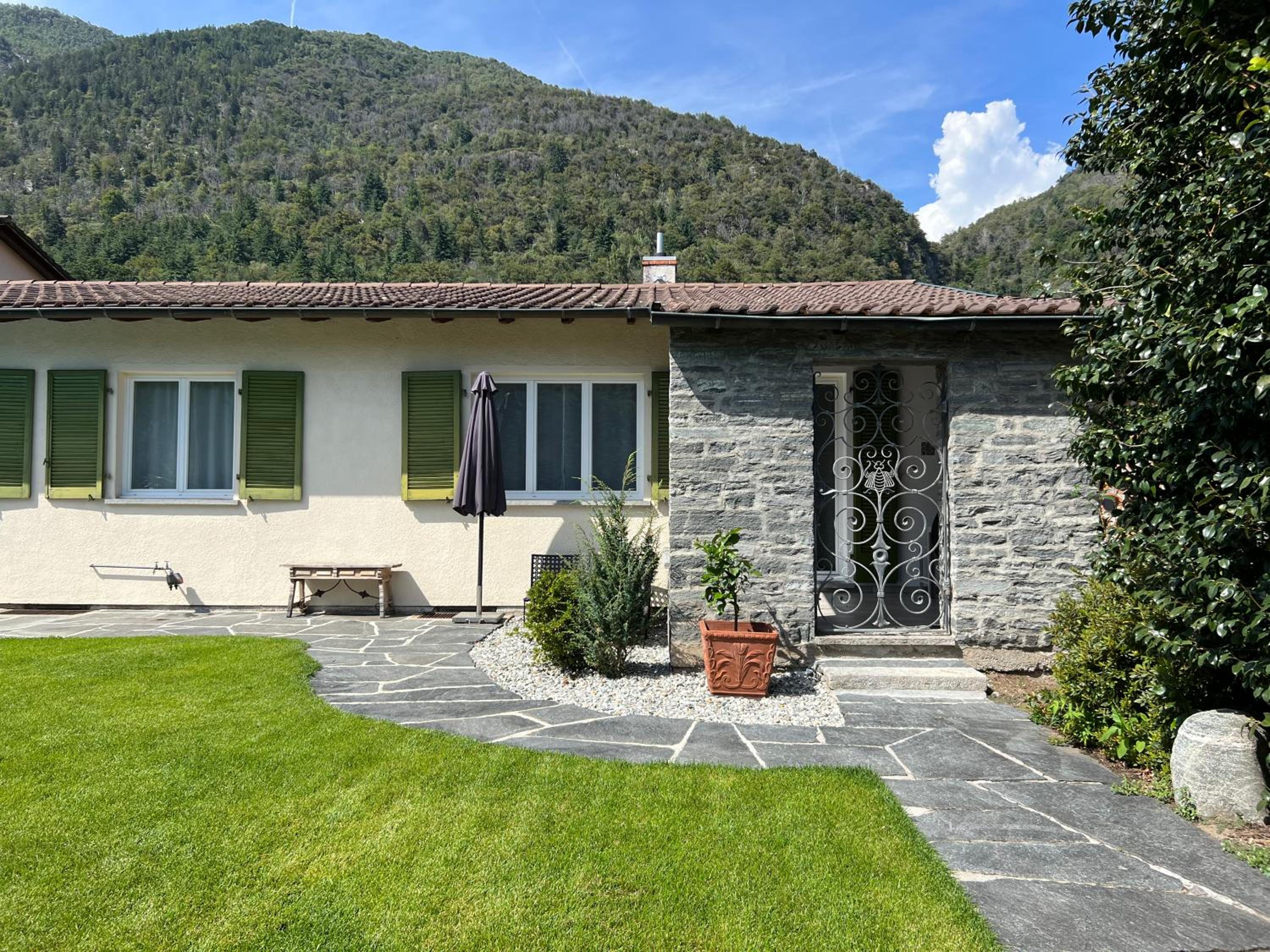 Casa Medusa - con piscina, a 2 minuti dalla stazione