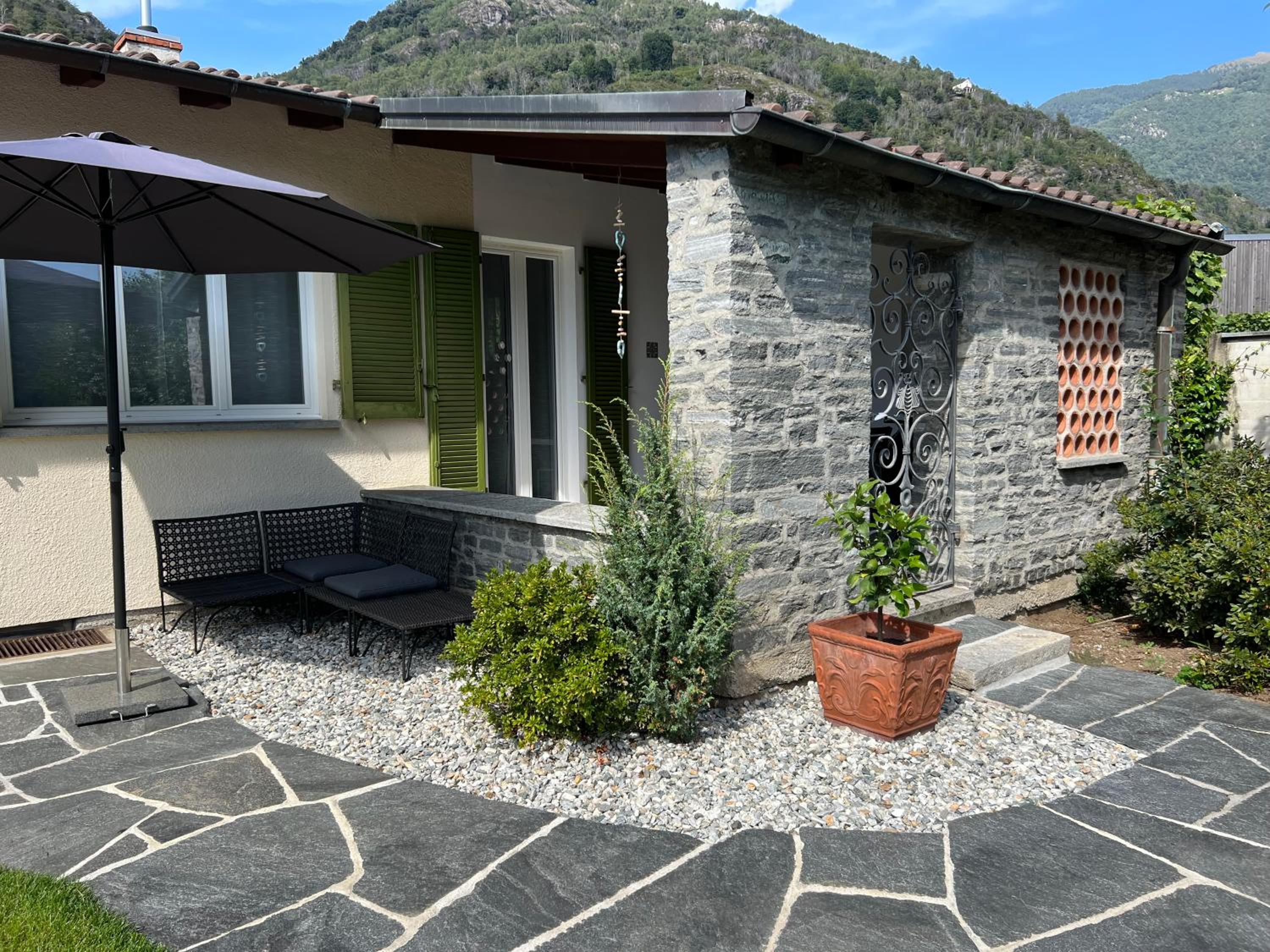 Casa Medusa - con piscina, a 2 minuti dalla stazione