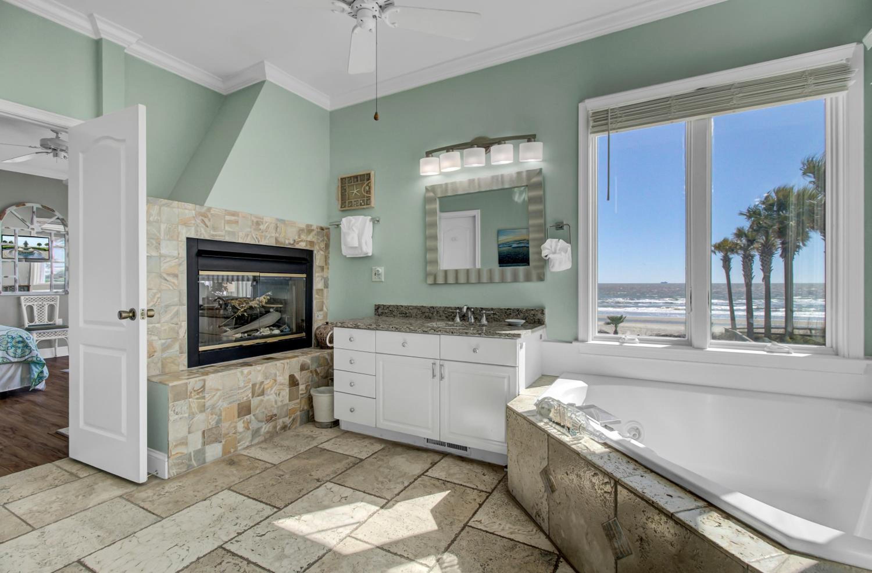 502 Ocean Blvd by AvantStay Beachfront w Pool Ocean Views
