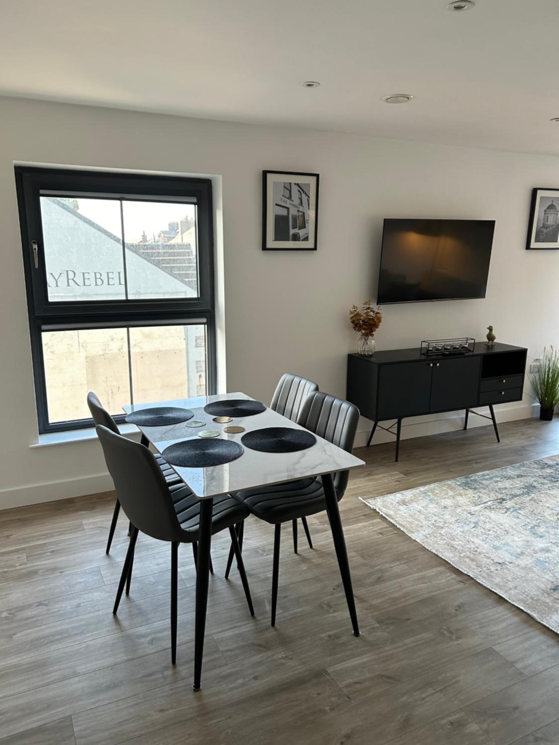 Two bedroom, Sleeps 6 Centre of Portrush Main Street Coastal Links view 5
