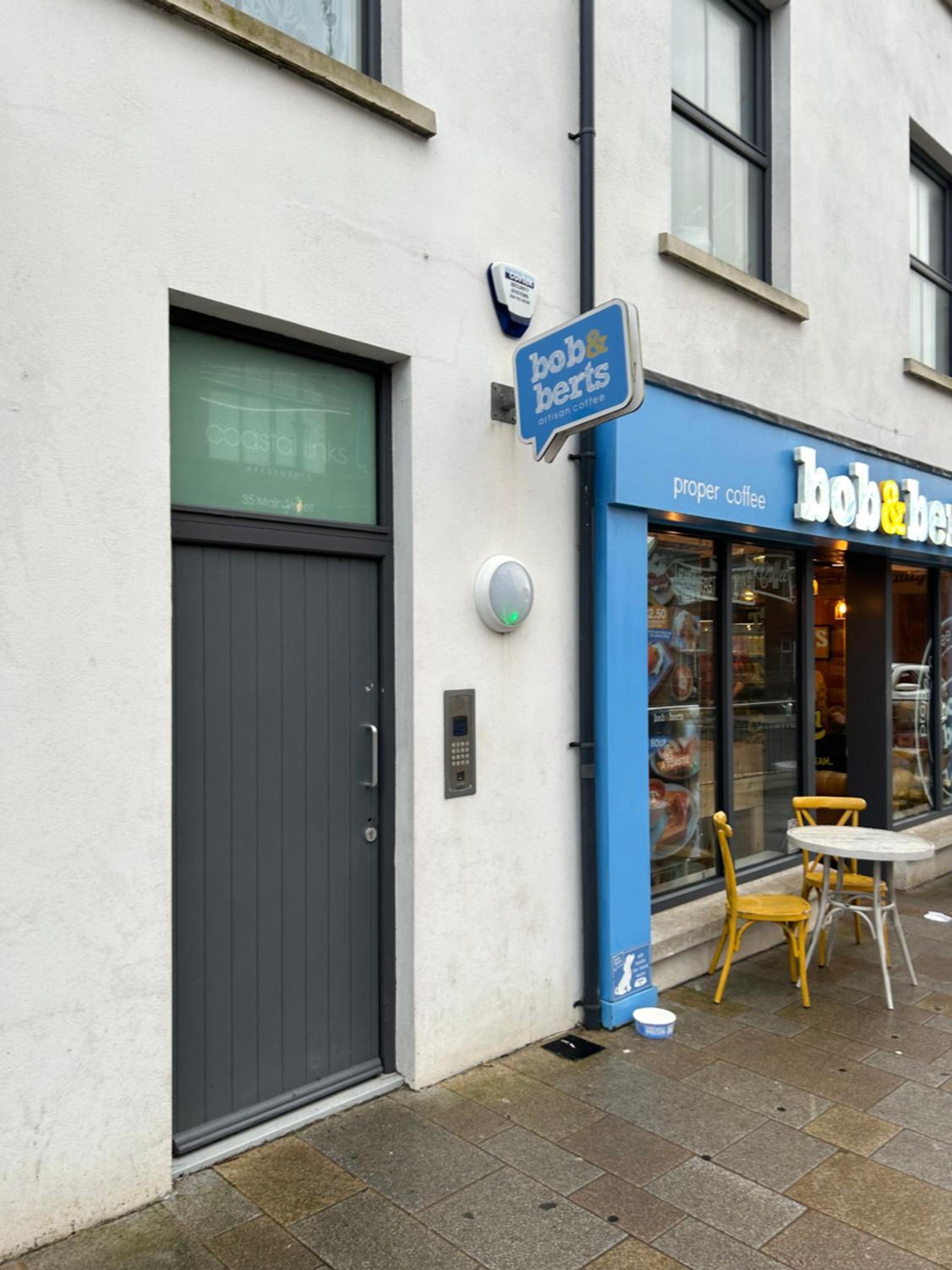 Two bedroom, Sleeps 6 Centre of Portrush Main Street Coastal Links view 2