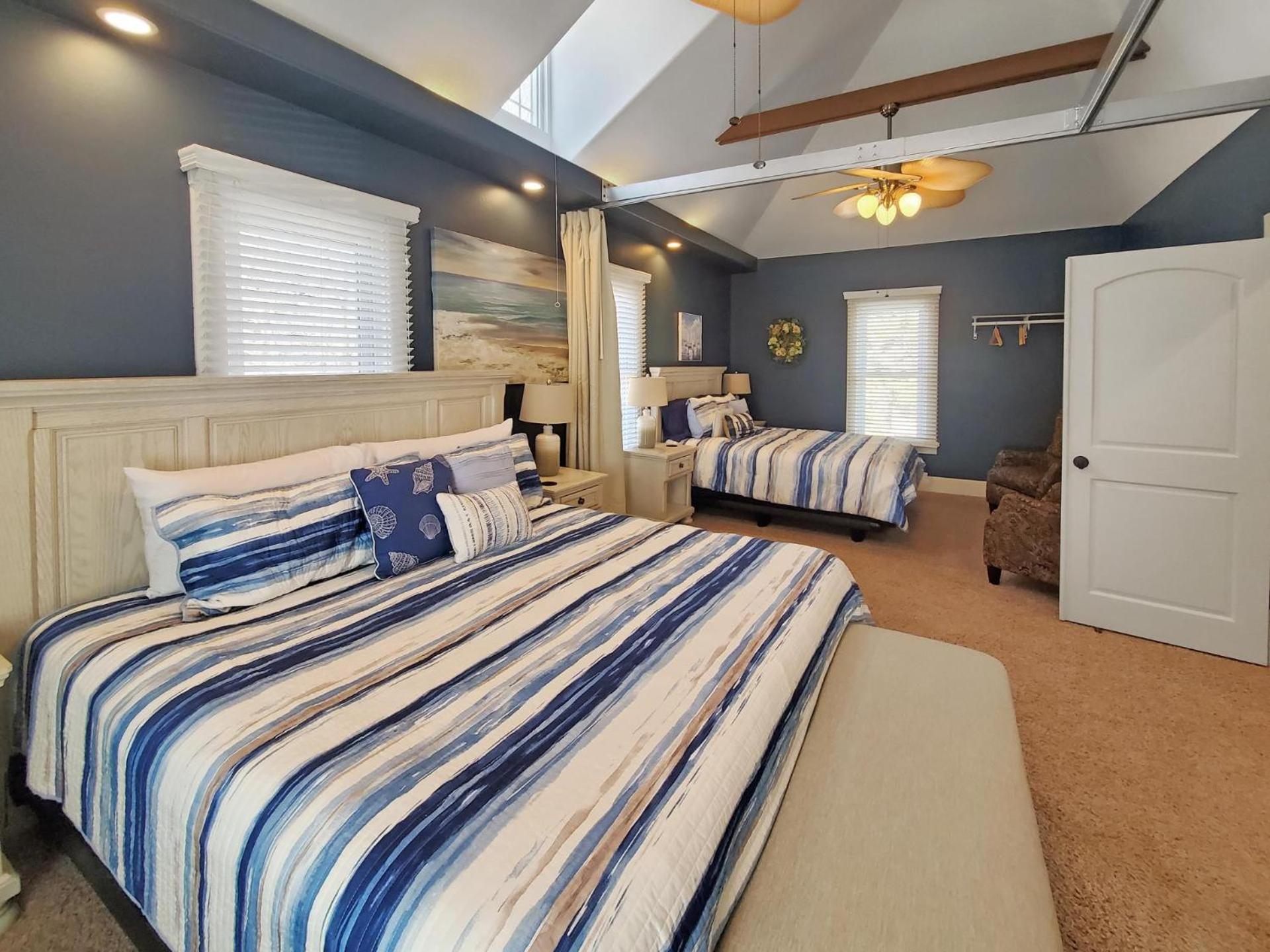 Cozy Family Cottage at the Lakes