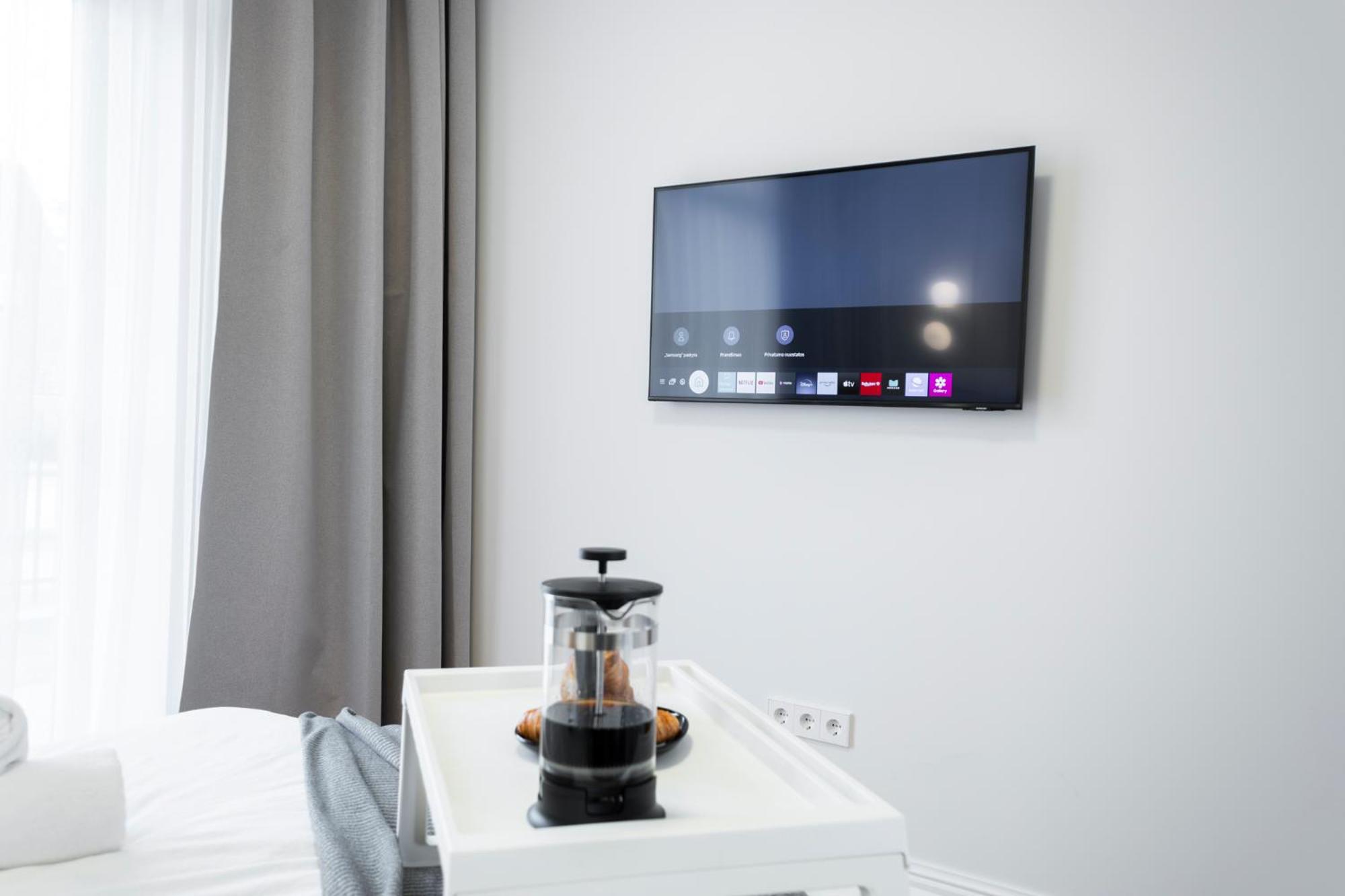 2BD Apt w-Terrace, AC, next to Dineika Park I ᴄᴏʜᴏsᴛ