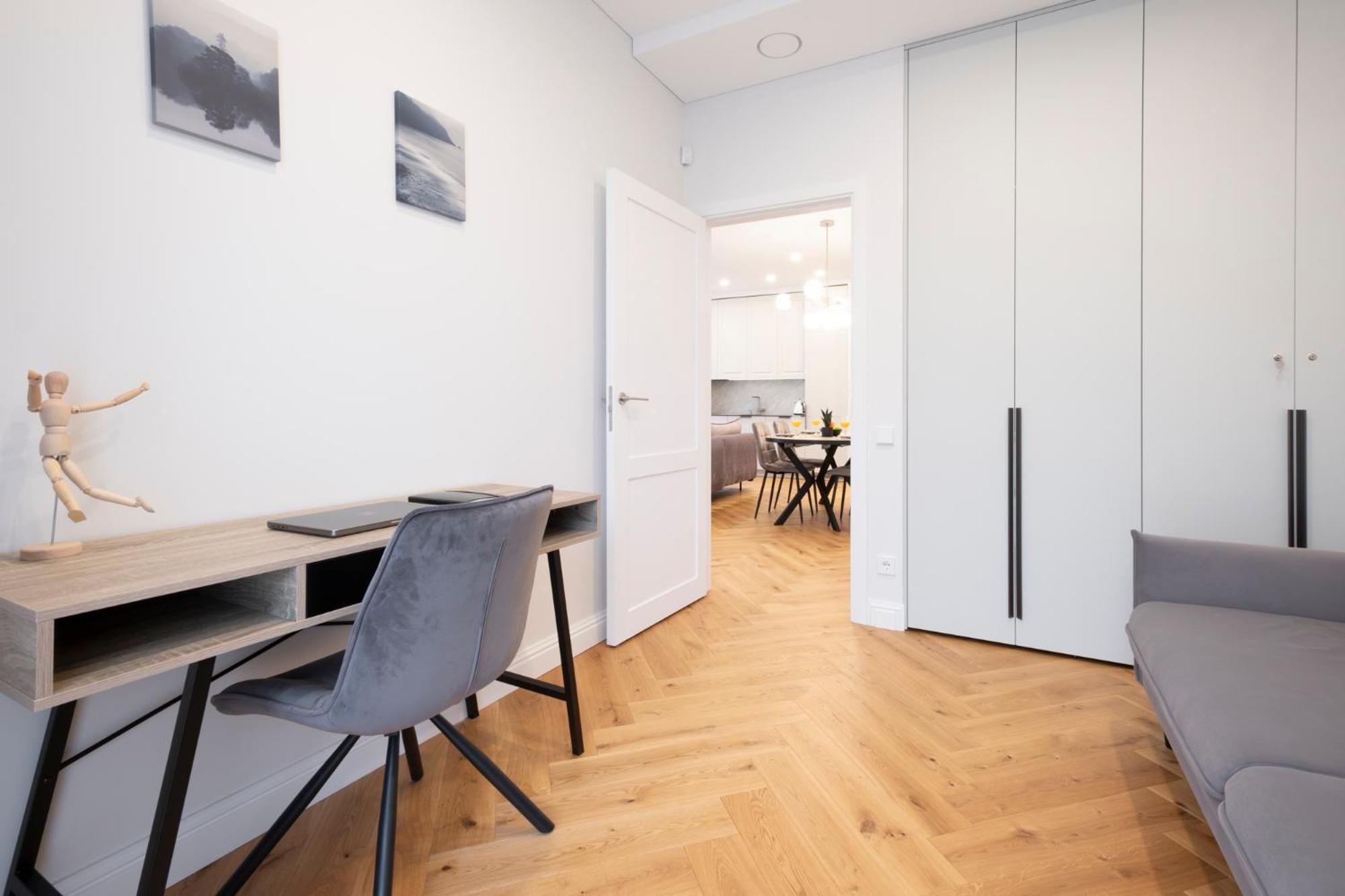 2BD Apt w-Terrace, AC, next to Dineika Park I ᴄᴏʜᴏsᴛ
