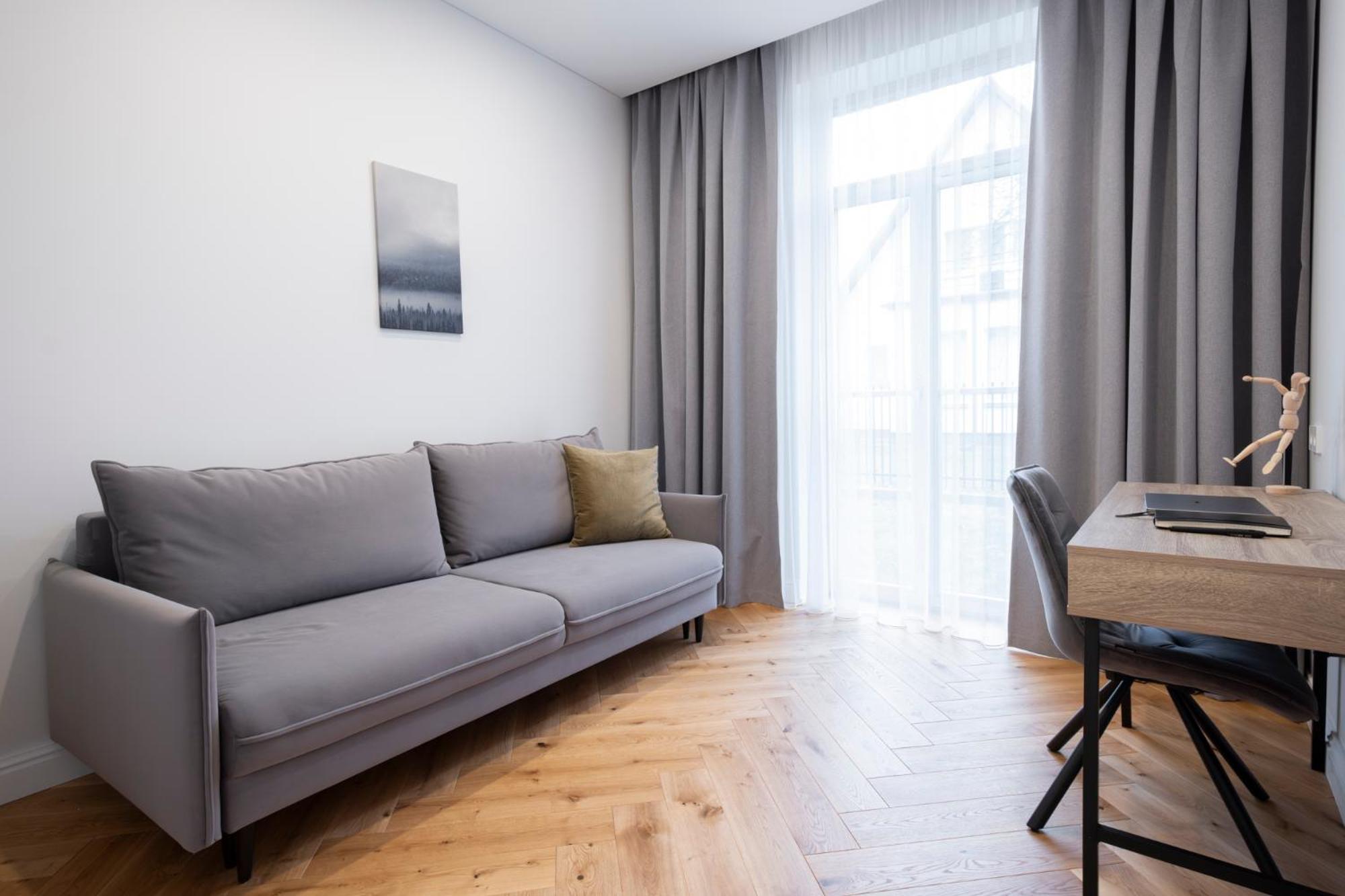 2BD Apt w-Terrace, AC, next to Dineika Park I ᴄᴏʜᴏsᴛ