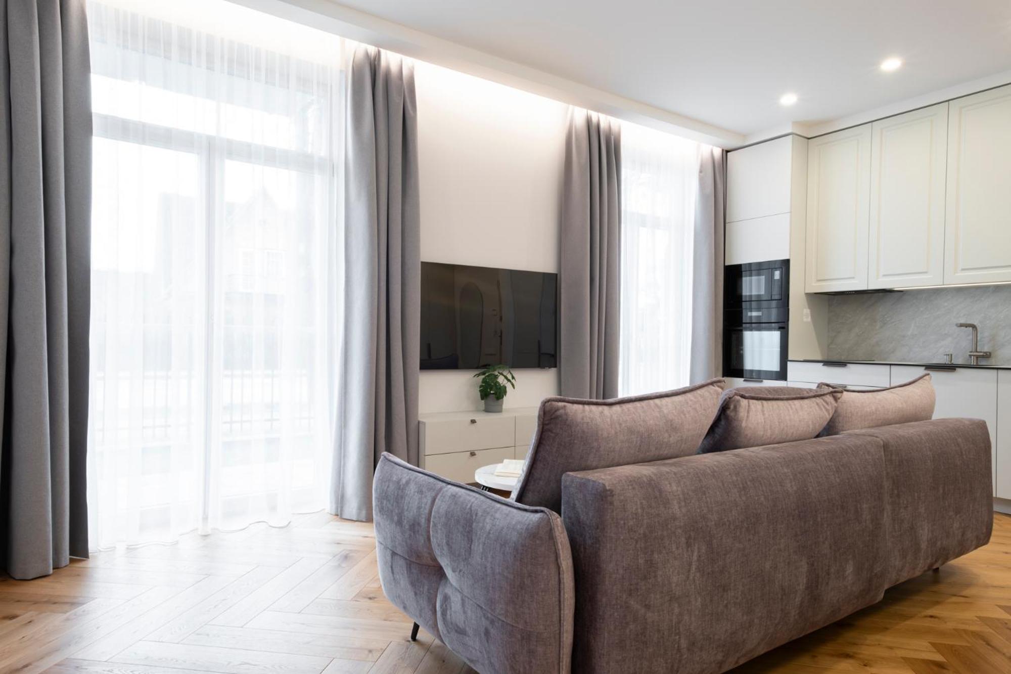 2BD Apt w-Terrace, AC, next to Dineika Park I ᴄᴏʜᴏsᴛ