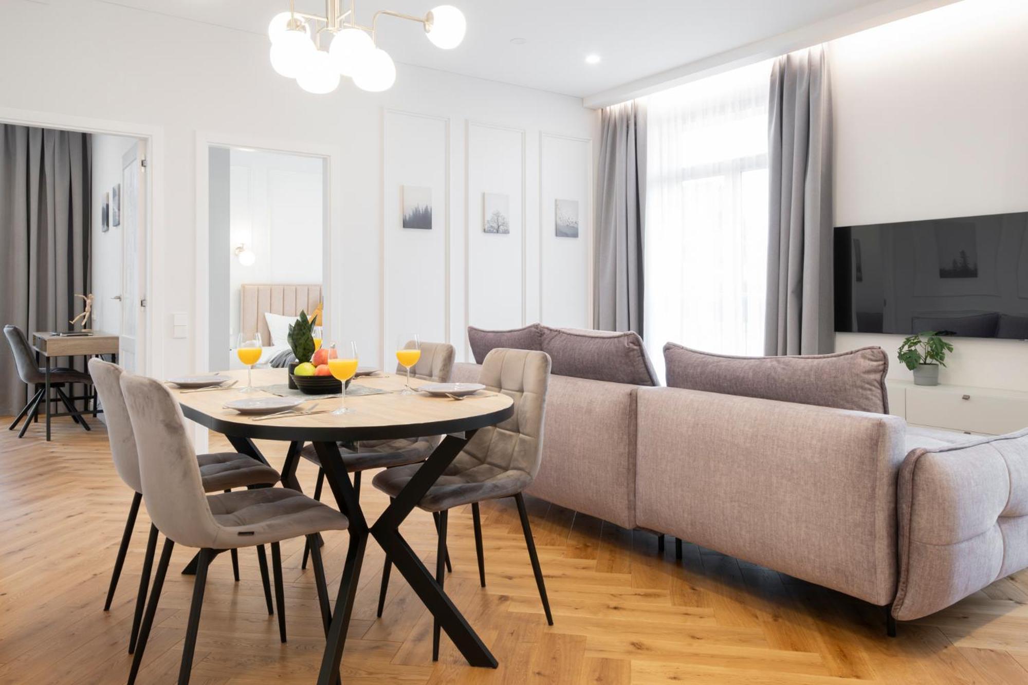 2BD Apt w-Terrace, AC, next to Dineika Park I ᴄᴏʜᴏsᴛ