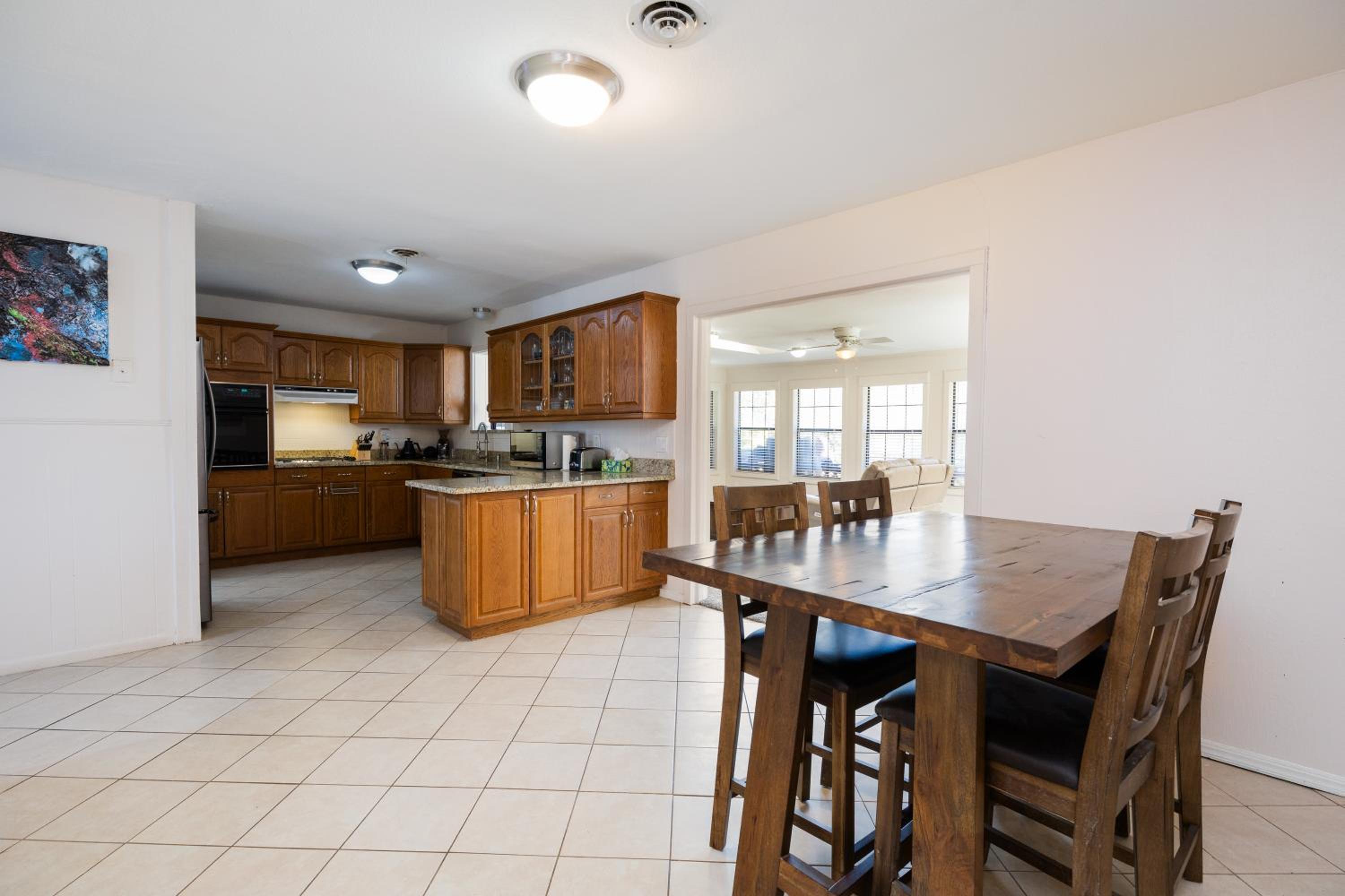Sunny & Spacious House - Perfectly located for quick access to all of DFW view 4