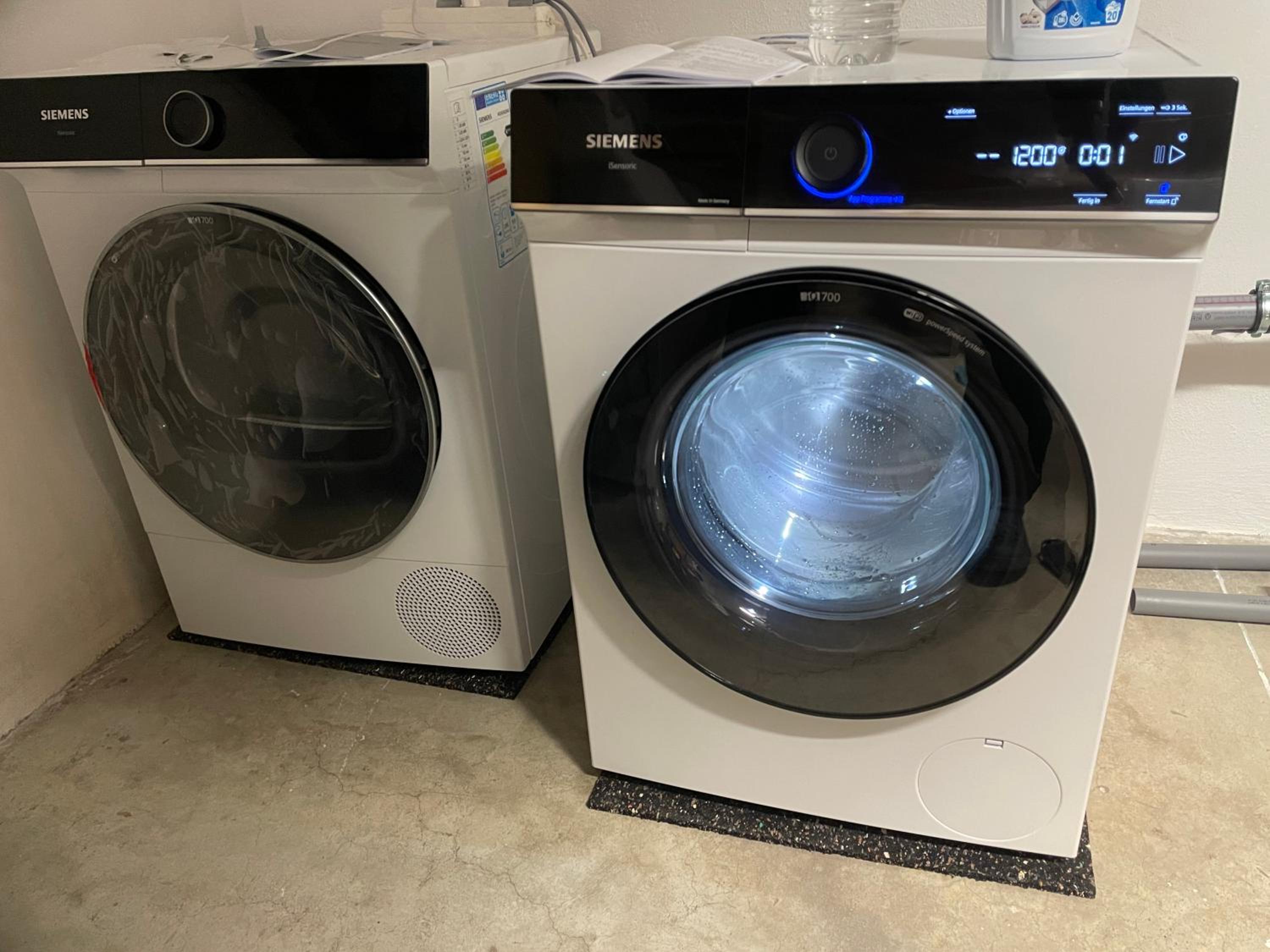 Sky Studio Apartment 1,5 Zimmer für 4 Leute Zentral 35qm S-Bahn Mercedes Benz